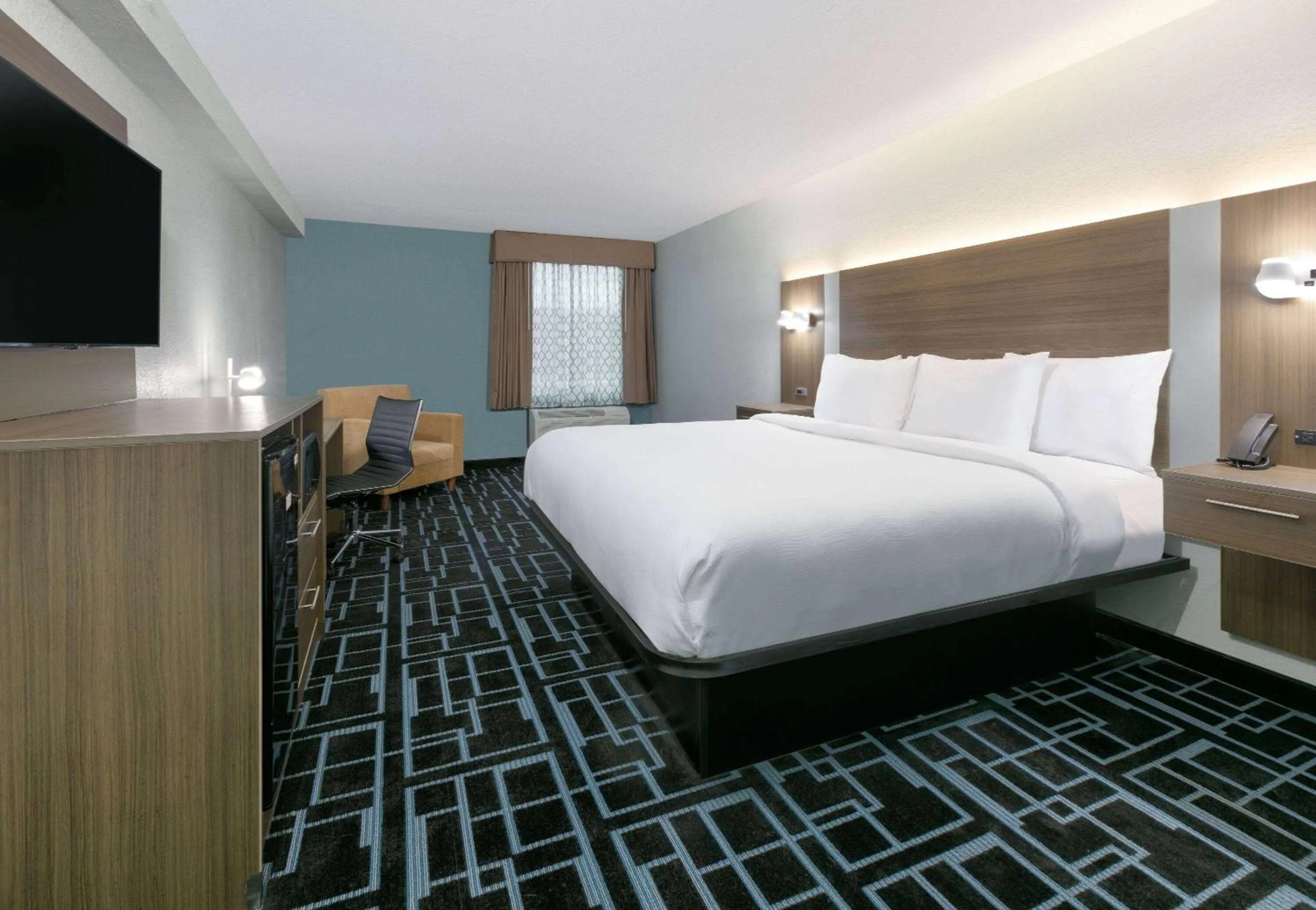 Photo of the whole room, Bed in Baymont by Wyndham Chattanooga Eastridge