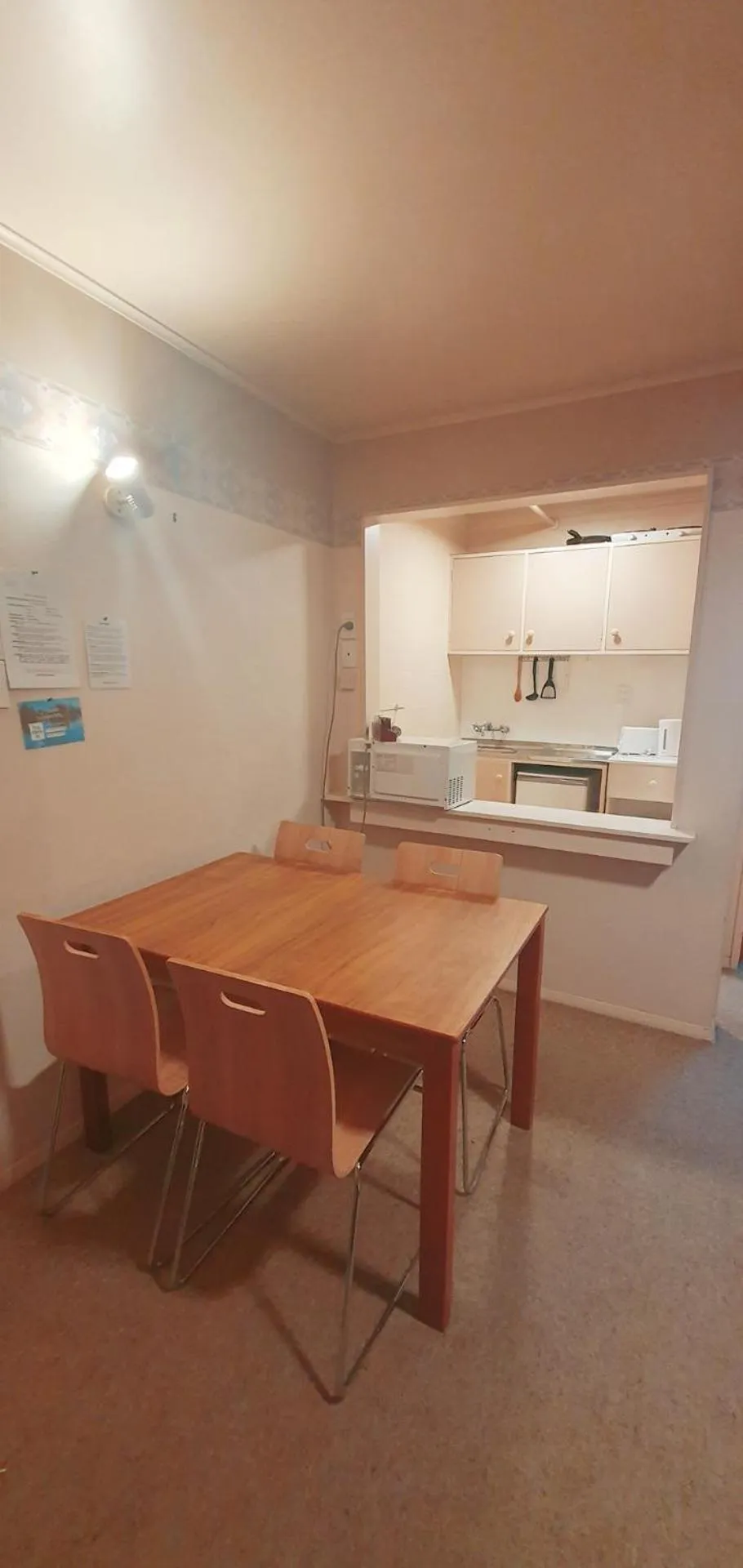 Bed in Mayfair Court Motel