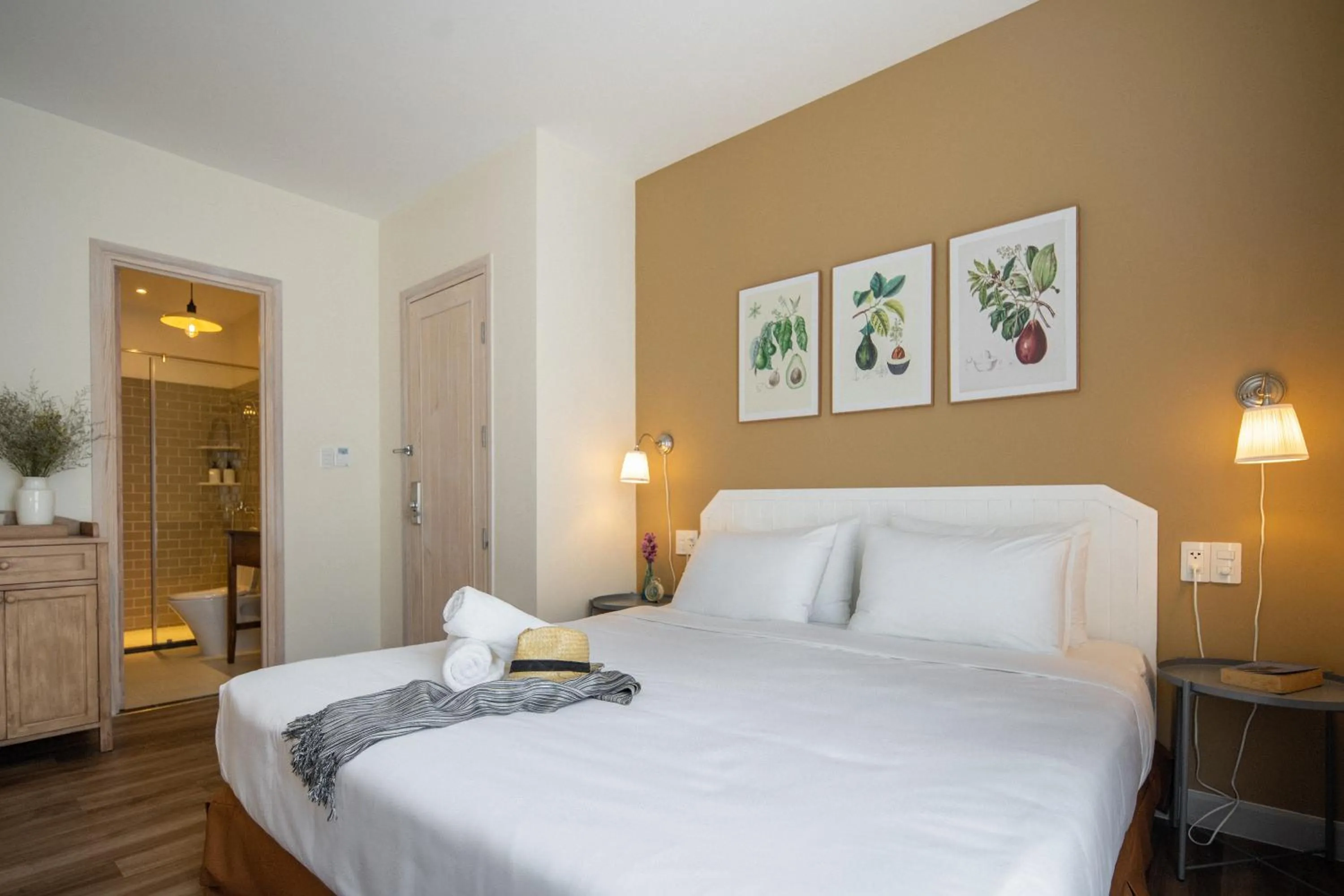 Photo of the whole room, Bed in La Em Boutique Villa