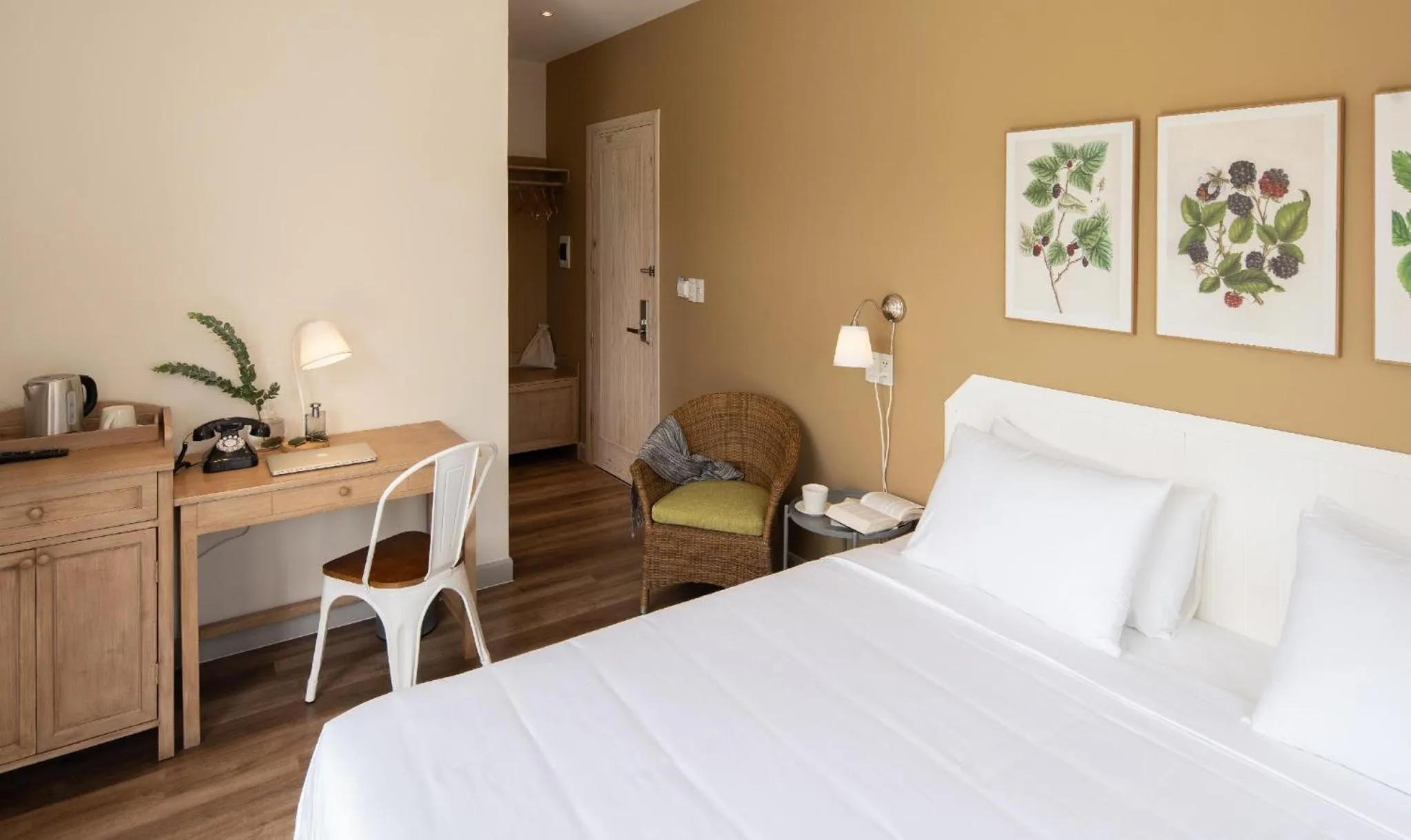 Photo of the whole room, Bed in La Em Boutique Villa