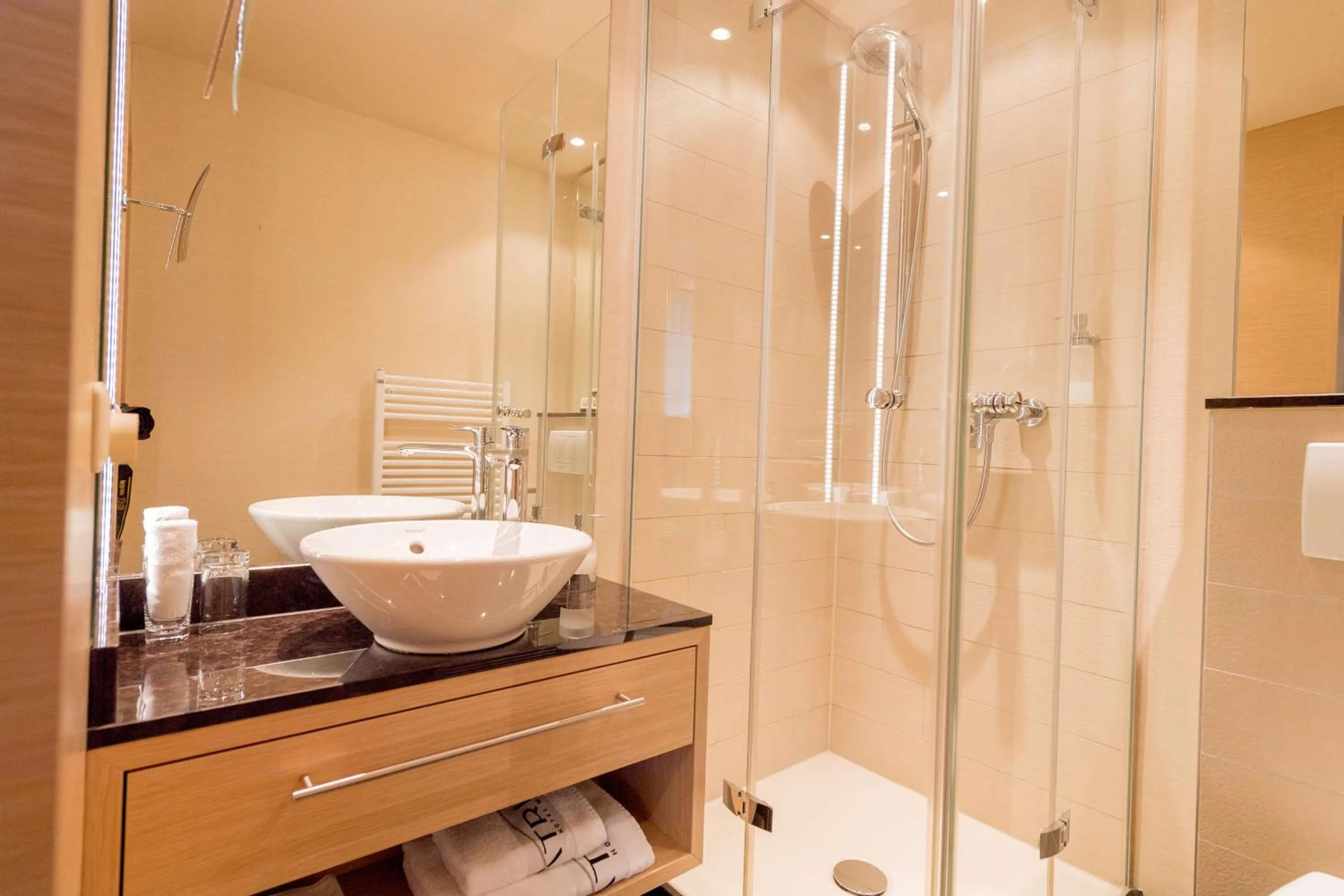 Bathroom in Atrium Hotel Mainz