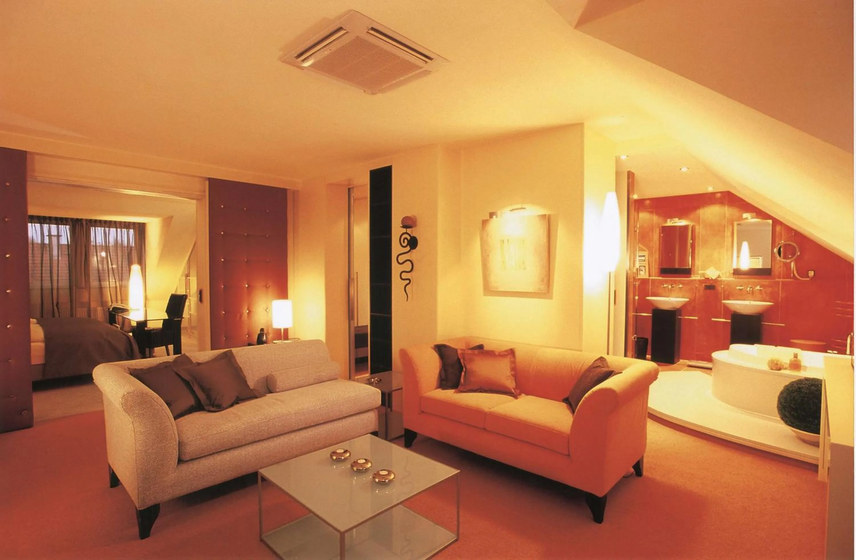 Photo of the whole room, Bed in Atrium Hotel Mainz