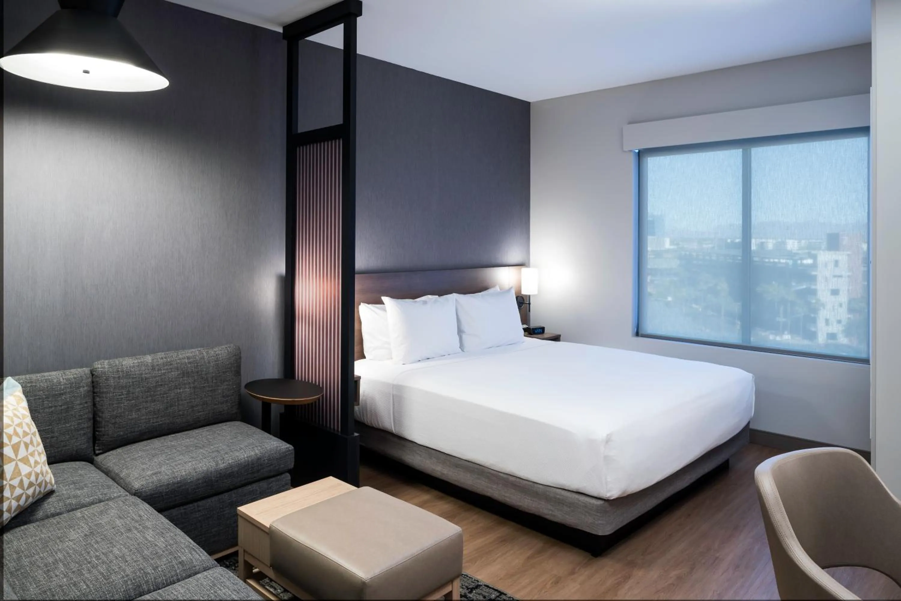 Photo of the whole room, Bed in Hyatt Place Tempe Phoenix University