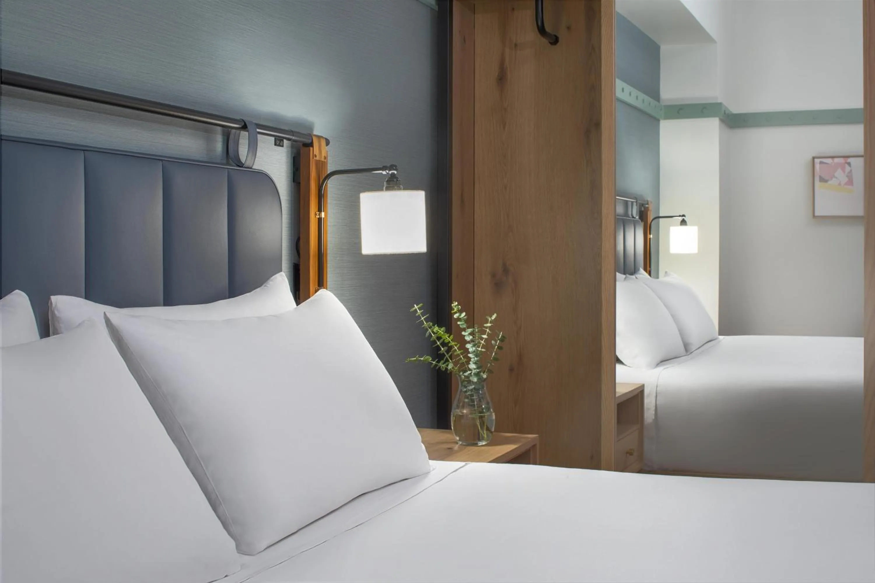 Photo of the whole room, Bed in Hyatt Centric Center City Philadelphia