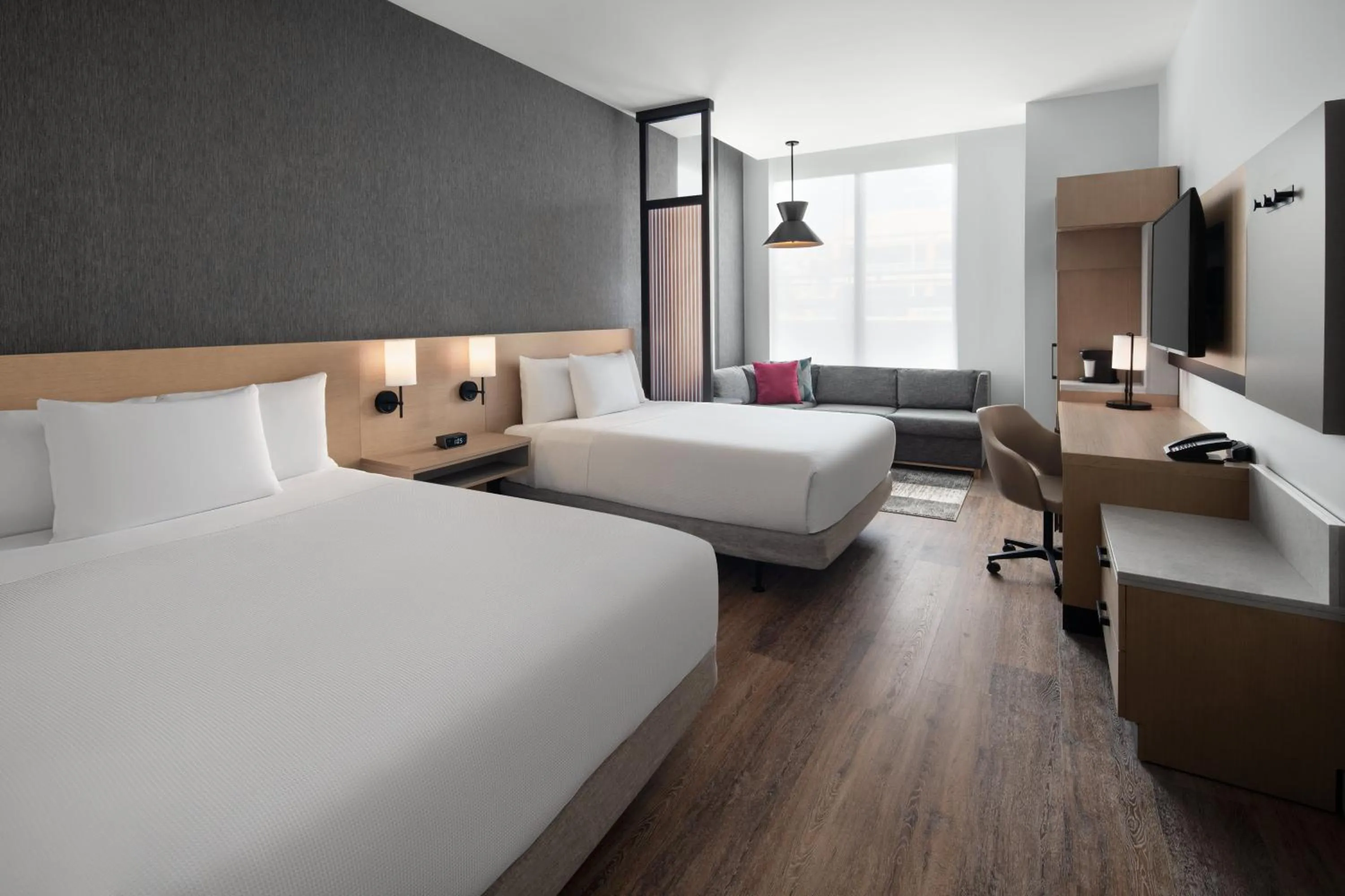 Living room, Bed in Hyatt Place Atlanta/Perimeter Center