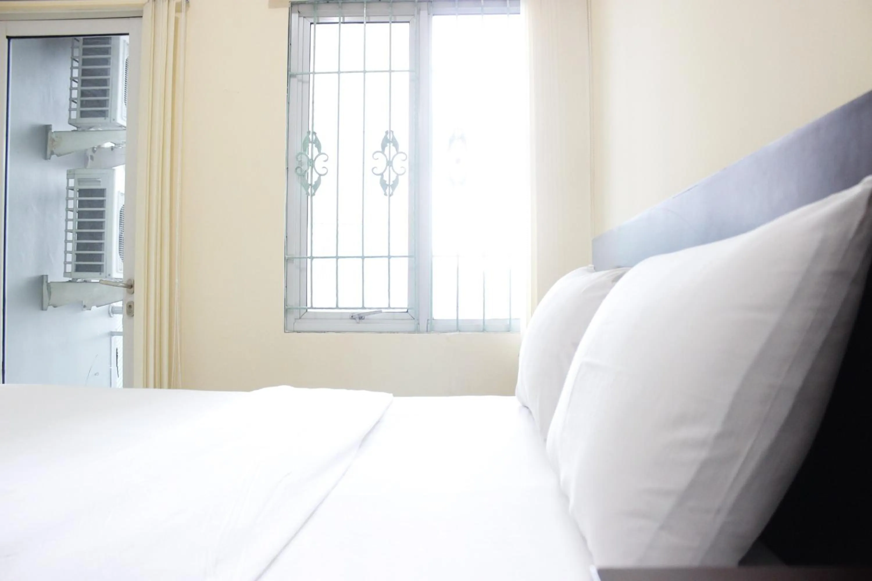 Bed in Deluxe & Cozy 4BR Galeri Ciumbuleuit Apartment By Travelio