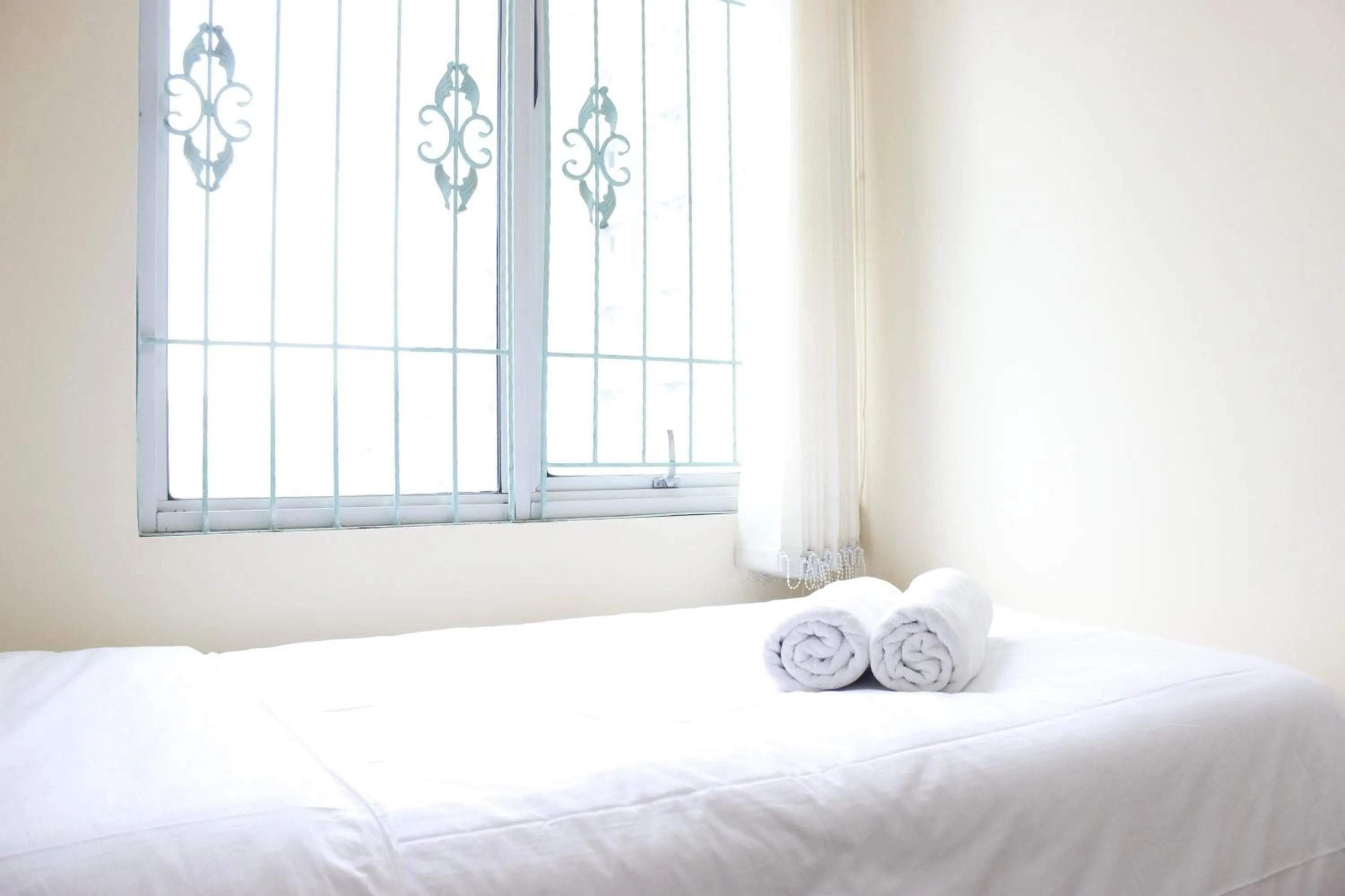 Bed in Deluxe & Cozy 4BR Galeri Ciumbuleuit Apartment By Travelio