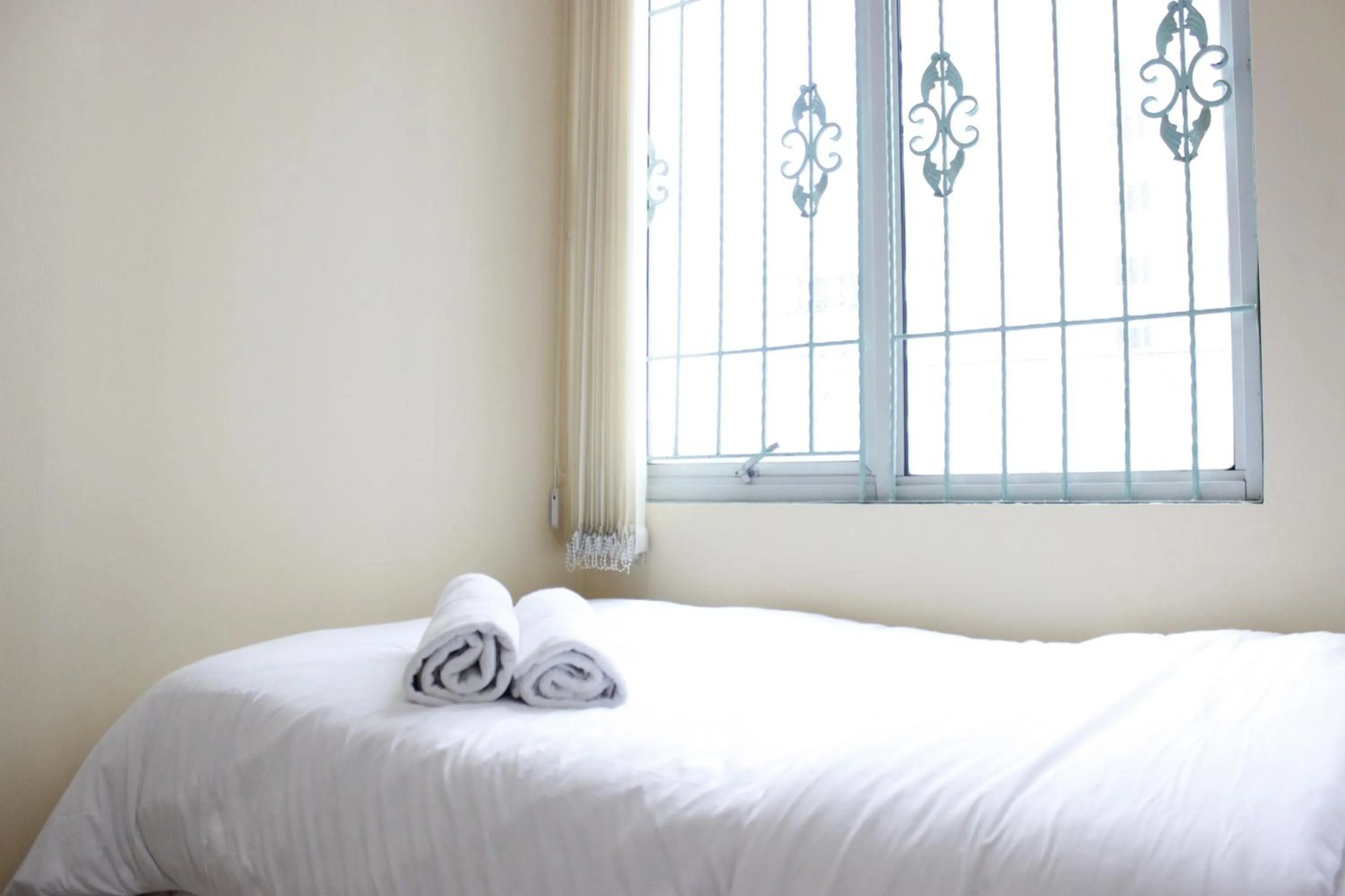 Bed in Deluxe & Cozy 4BR Galeri Ciumbuleuit Apartment By Travelio