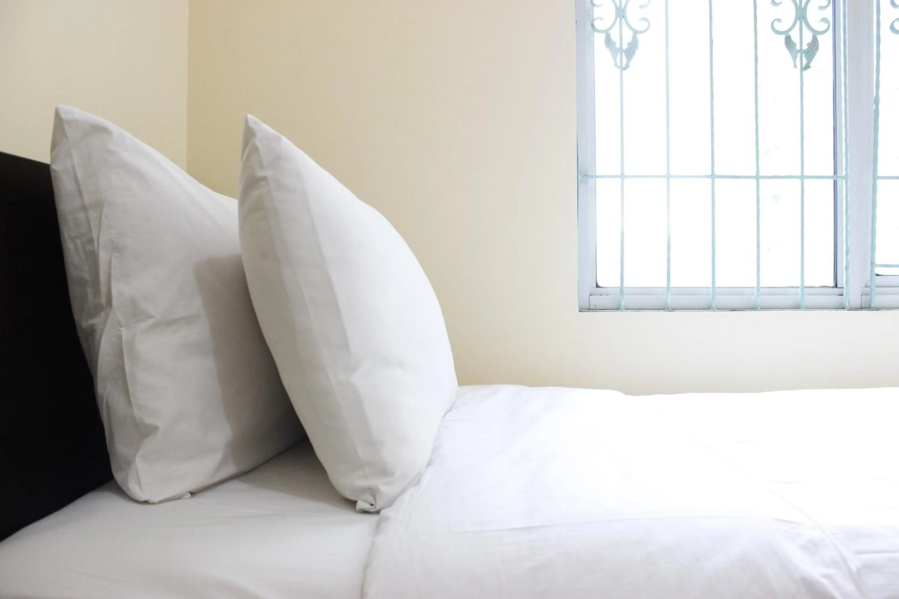 Bed in Deluxe & Cozy 4BR Galeri Ciumbuleuit Apartment By Travelio