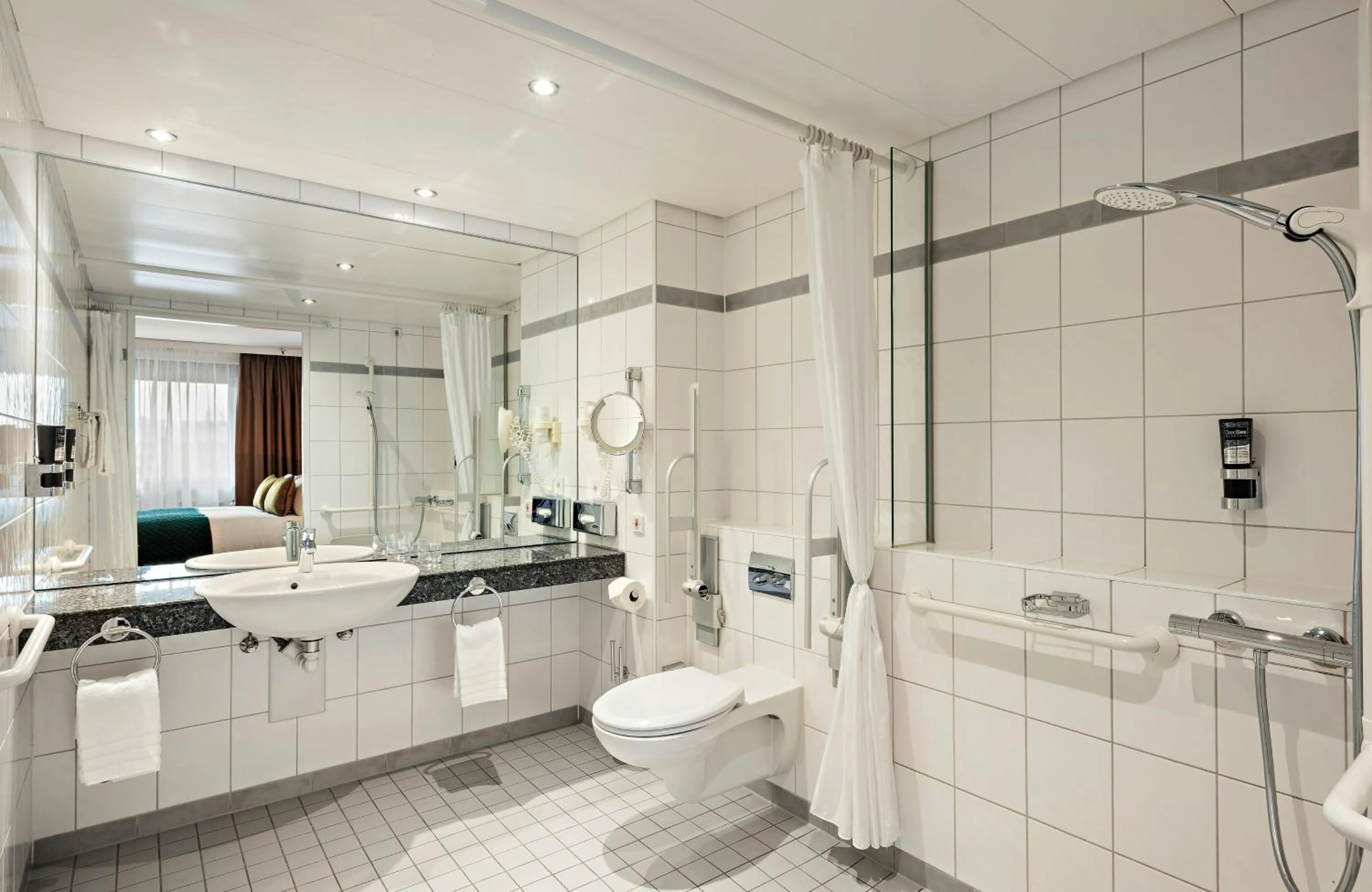 Bathroom in Leonardo Hotel Esslingen