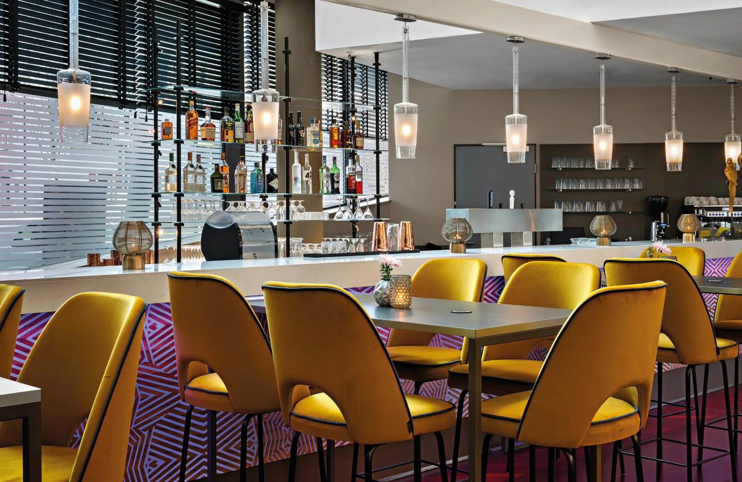Lounge or bar in Leonardo Hotel Esslingen