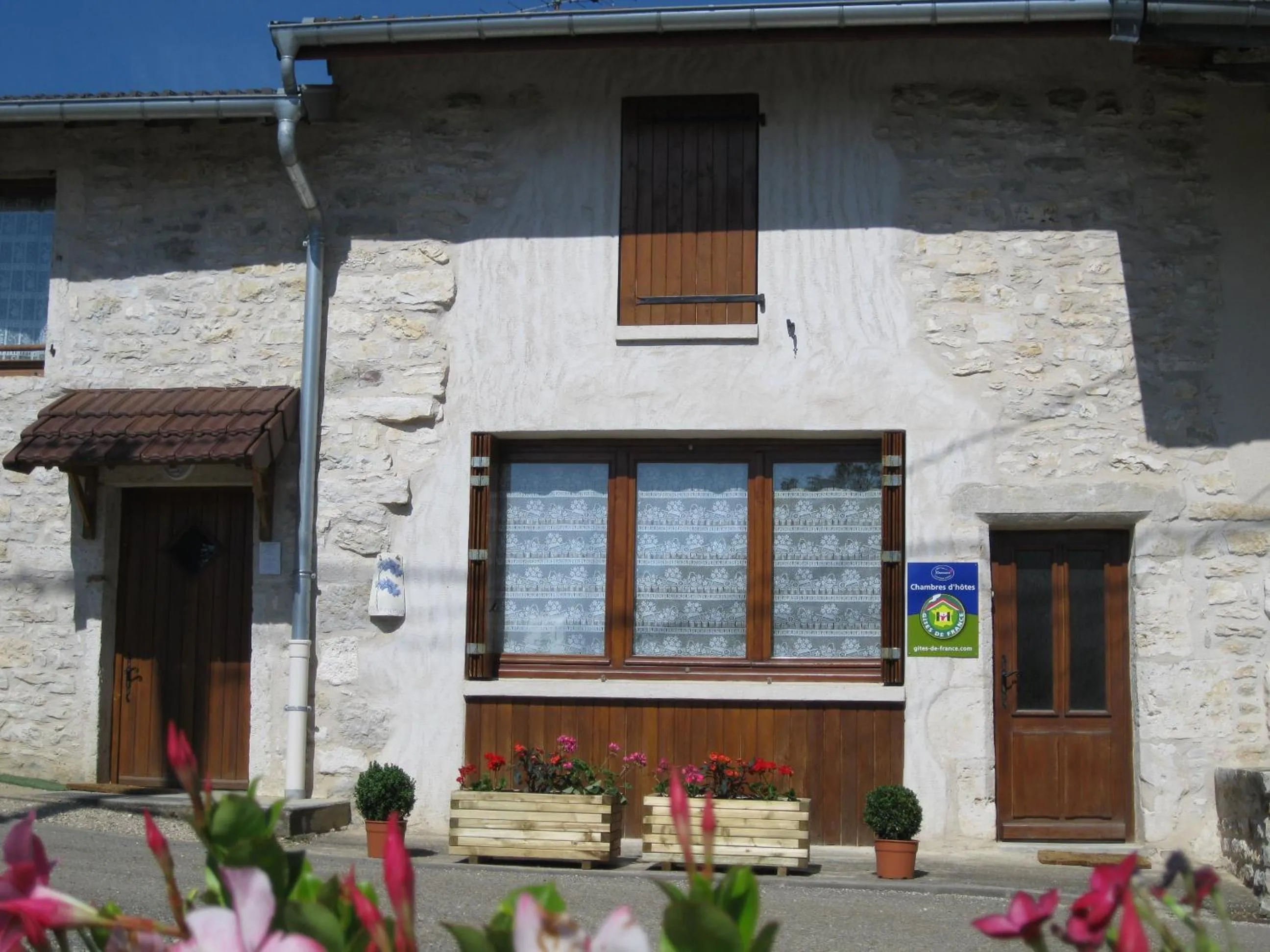 Facade/entrance in Murmure des buis