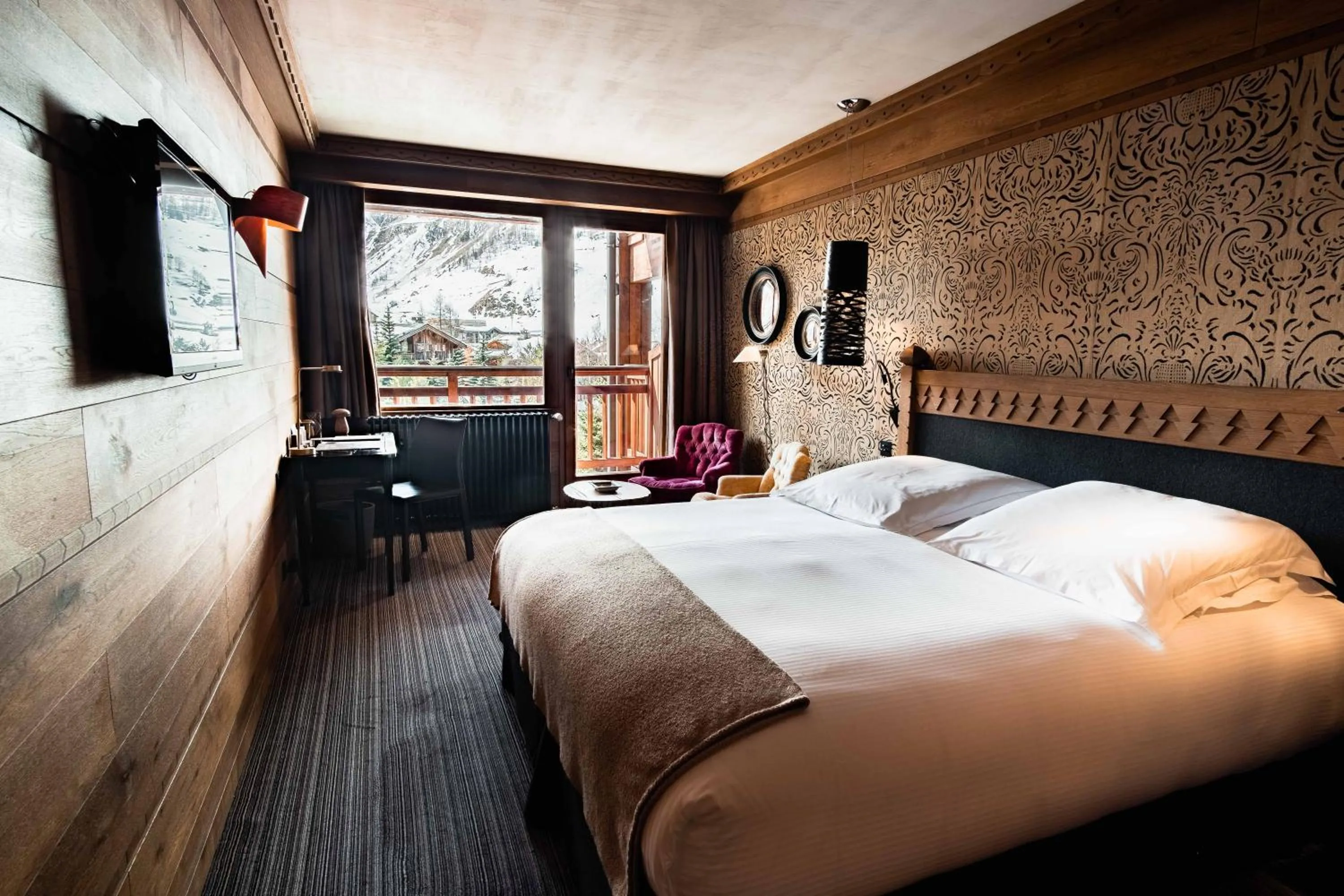 Photo of the whole room, Bed in Hôtel LE BLIZZARD