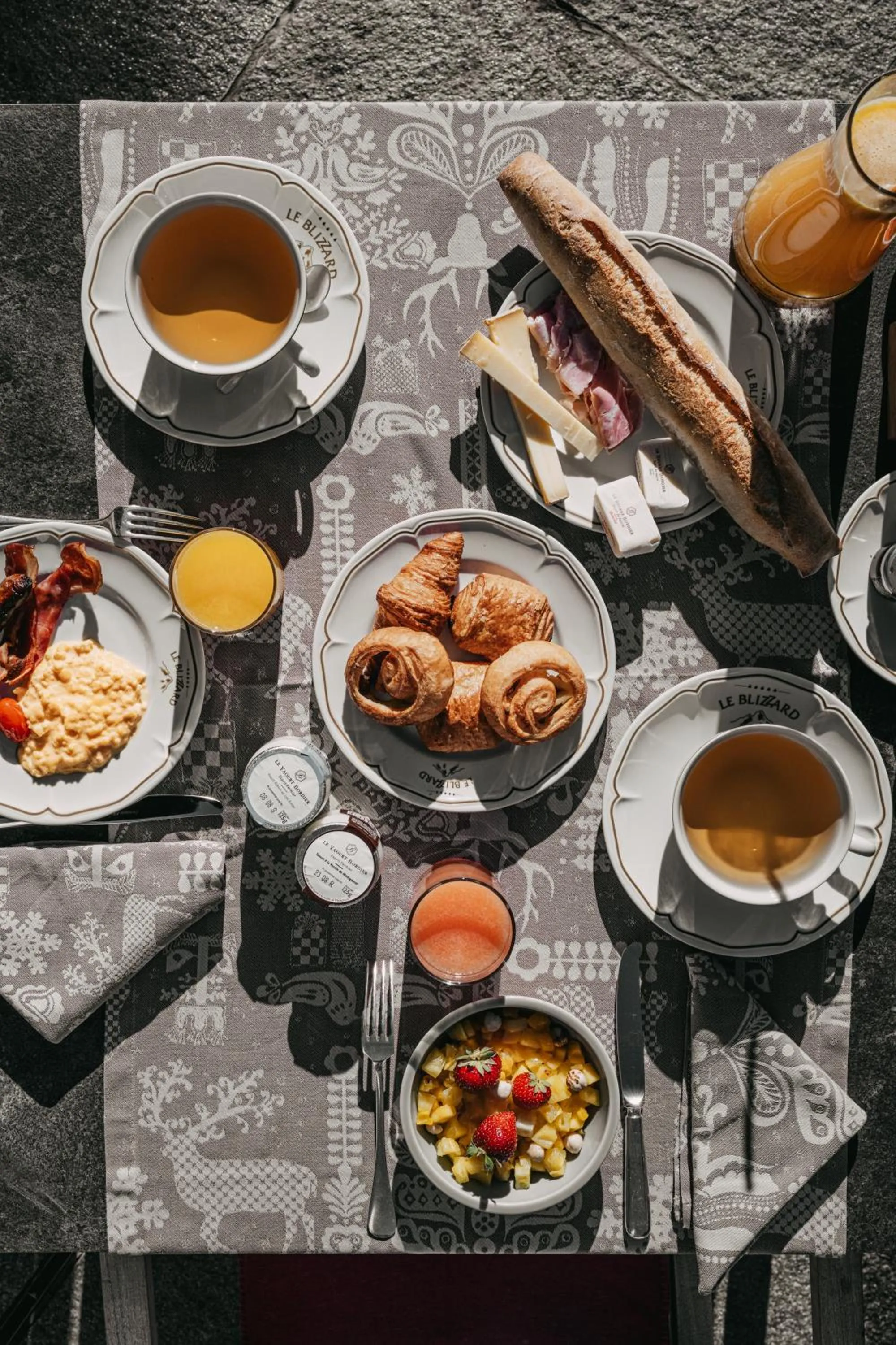 Breakfast in Hôtel LE BLIZZARD