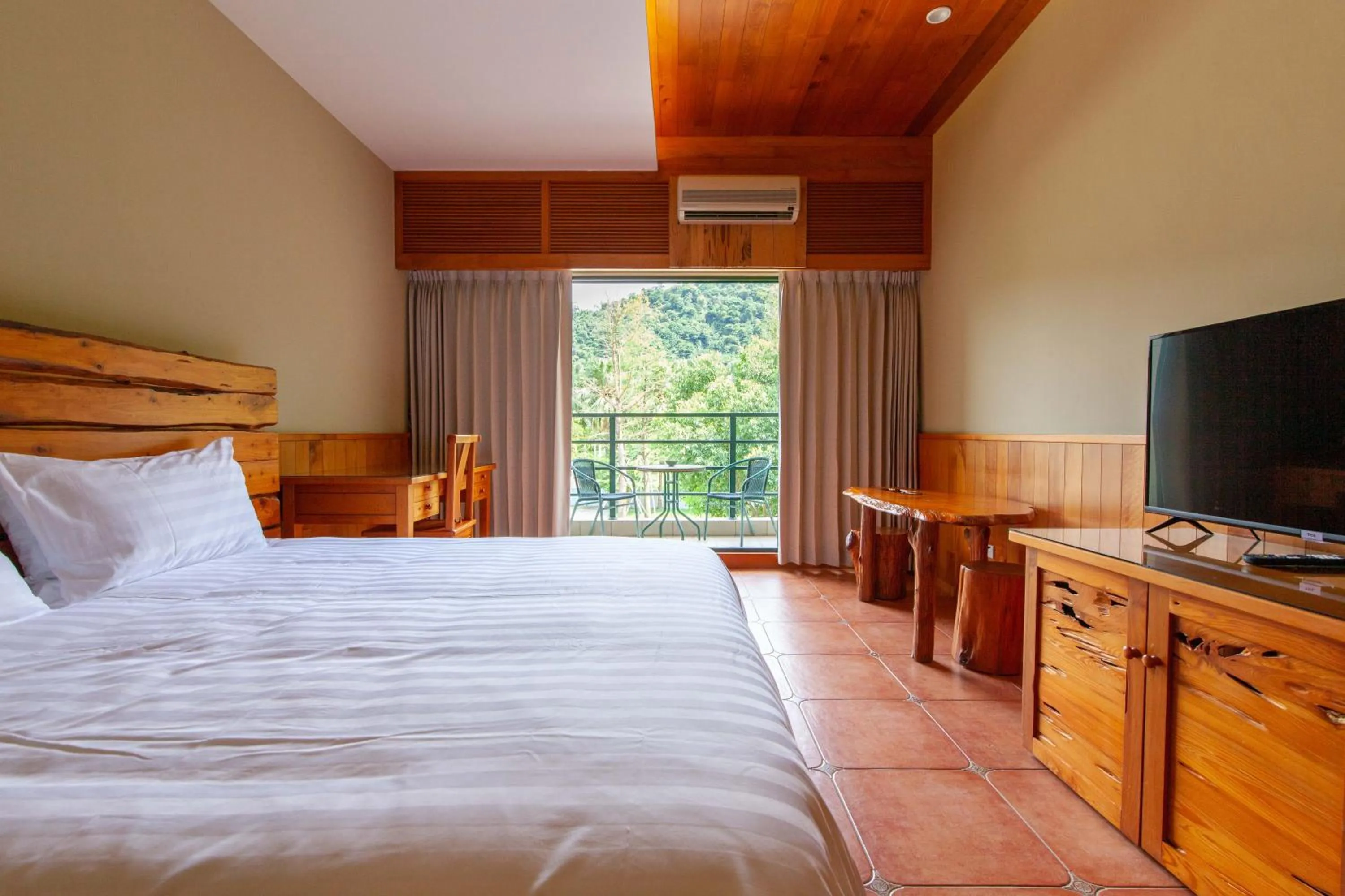Photo of the whole room, Bed in Hinoki House