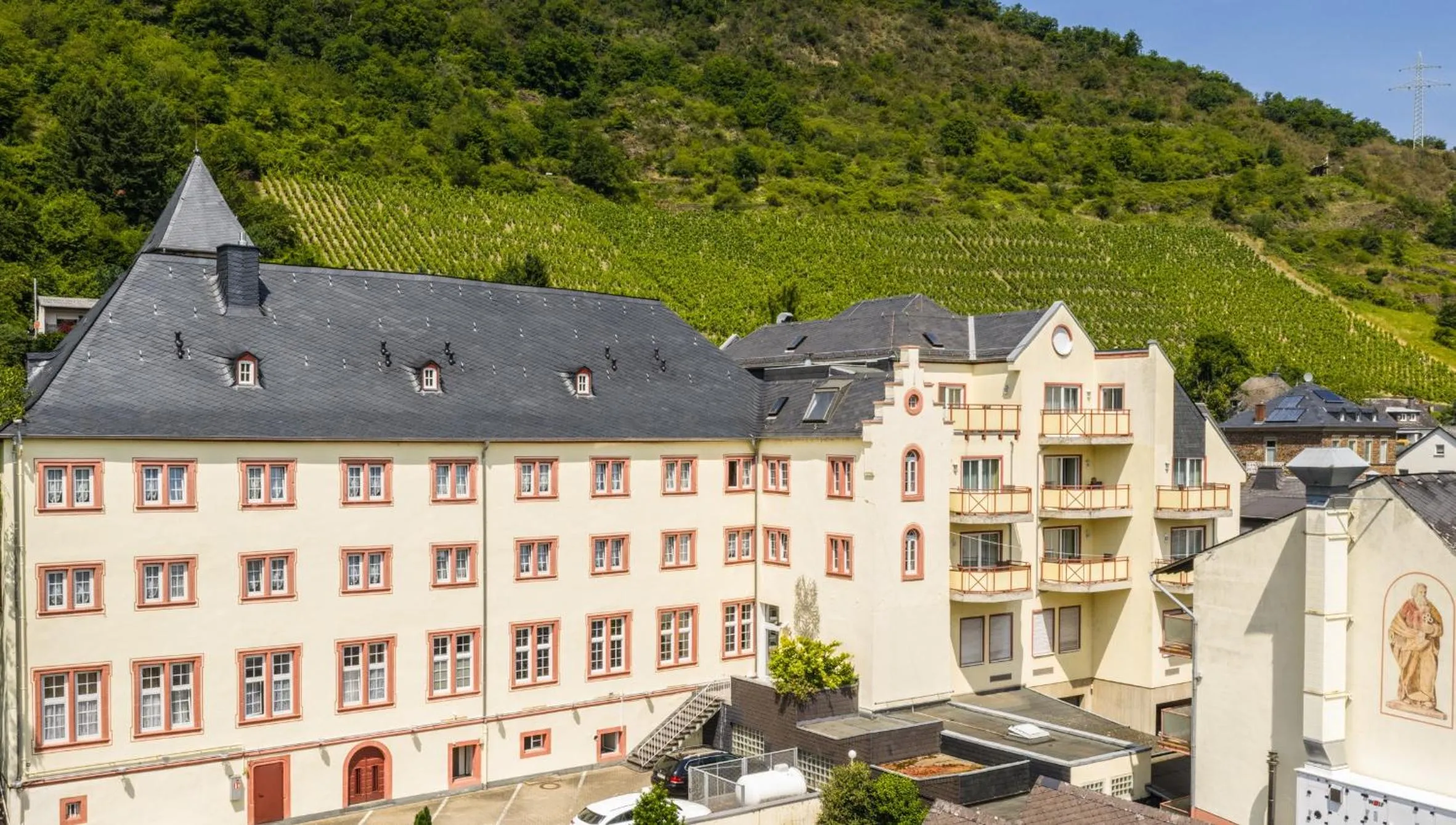 Property building in Schloß-Hotel Petry