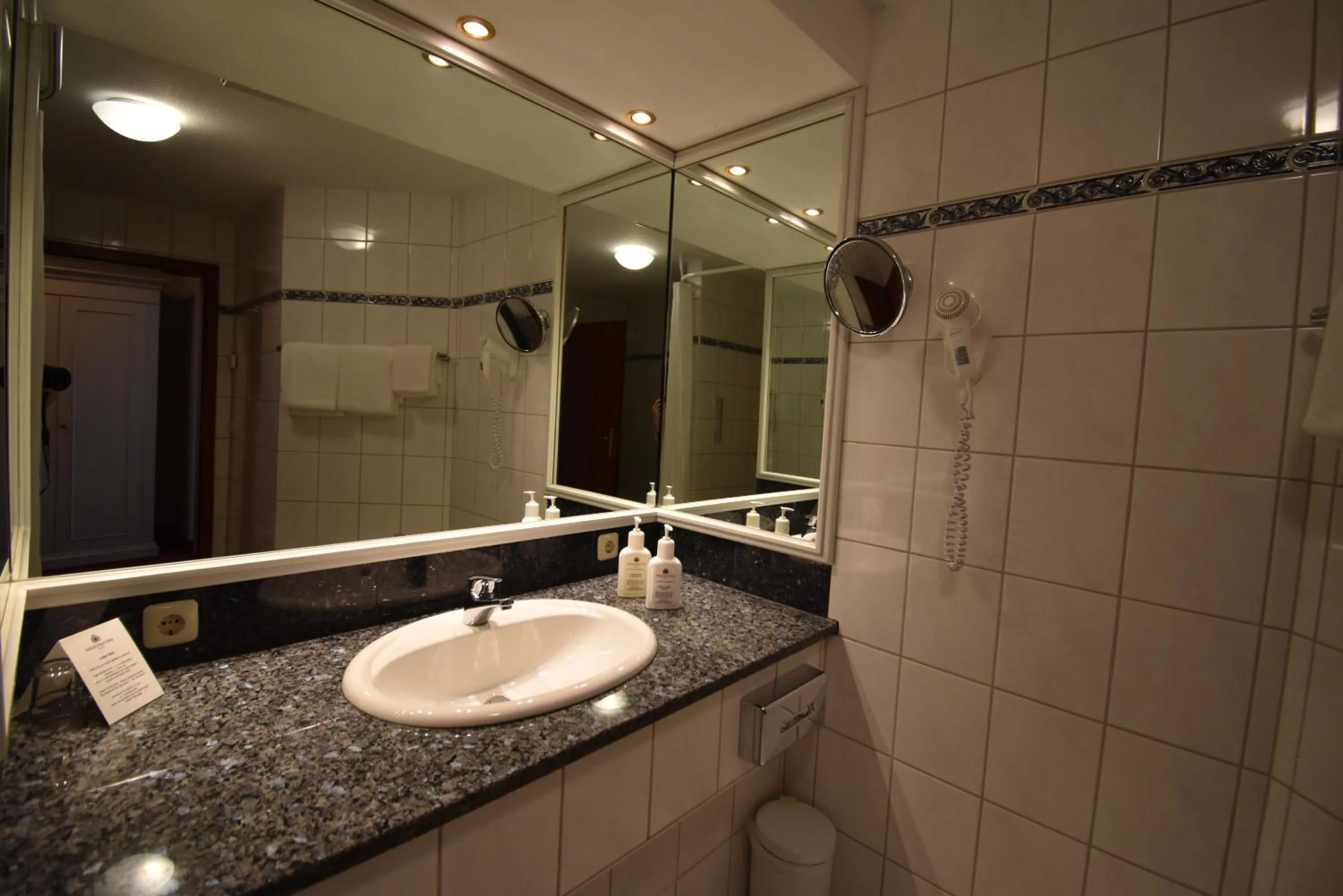 Bathroom in Schloß-Hotel Petry