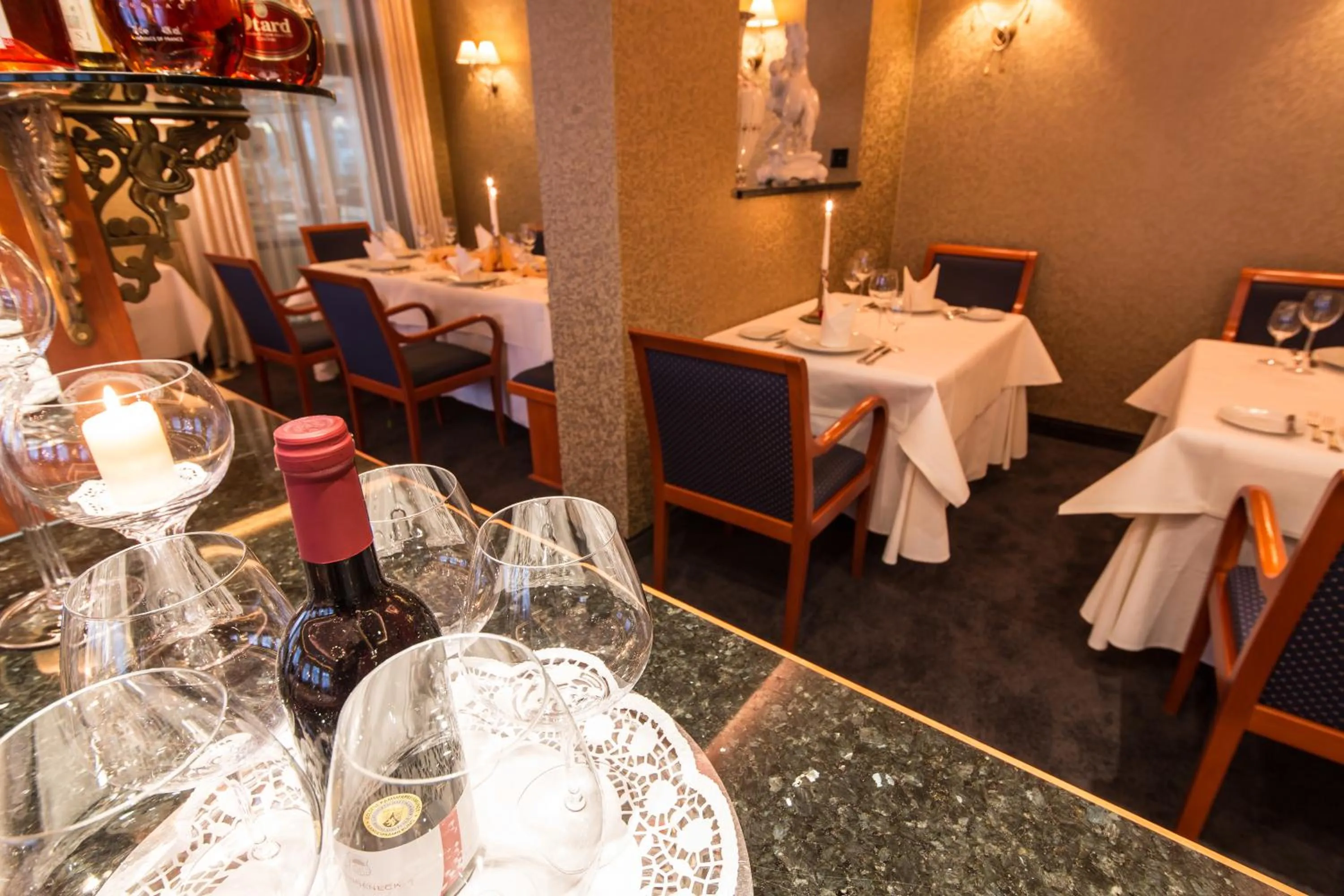 Restaurant/places to eat in Schloß-Hotel Petry