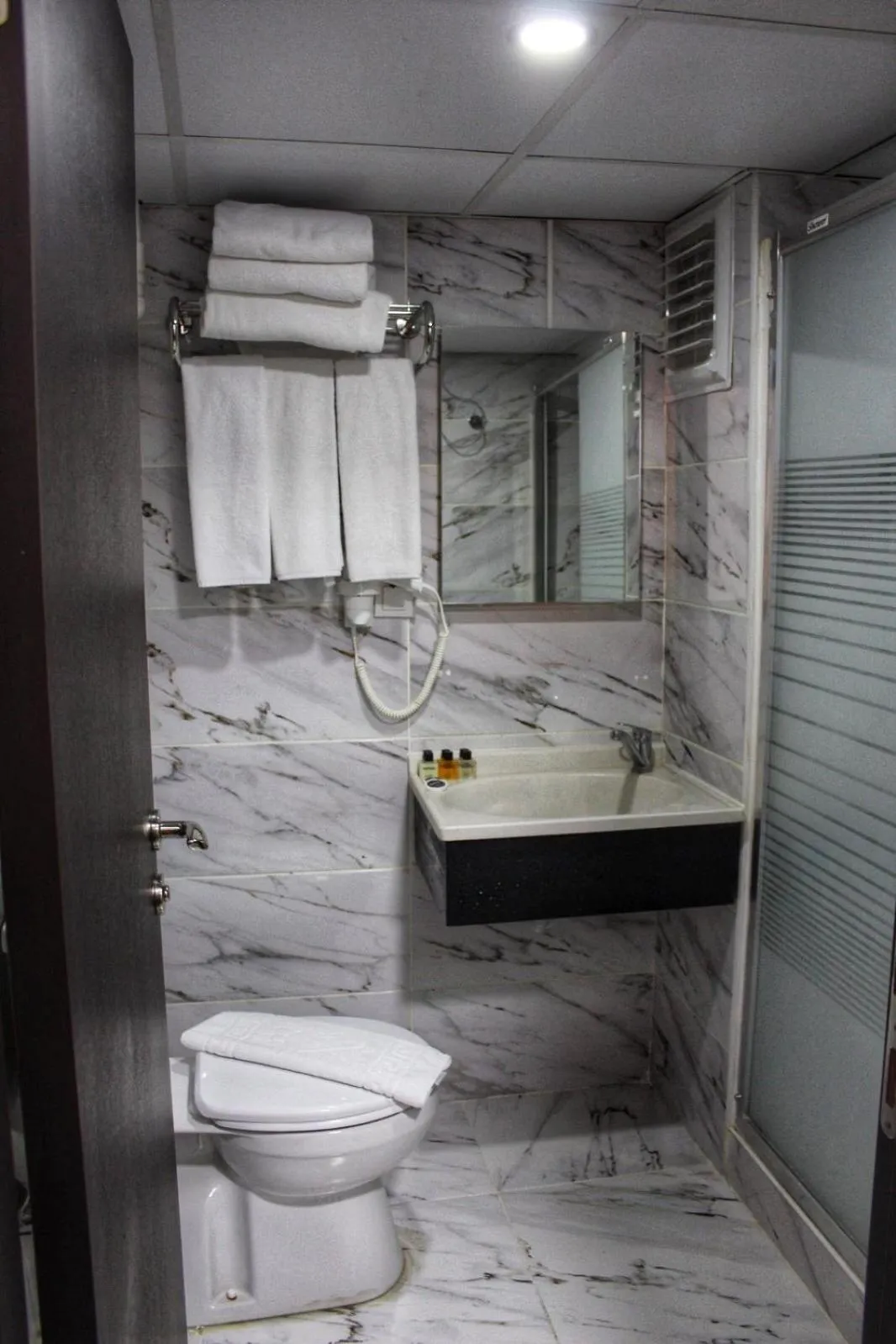 Shower in ESKOPPremium OTEL