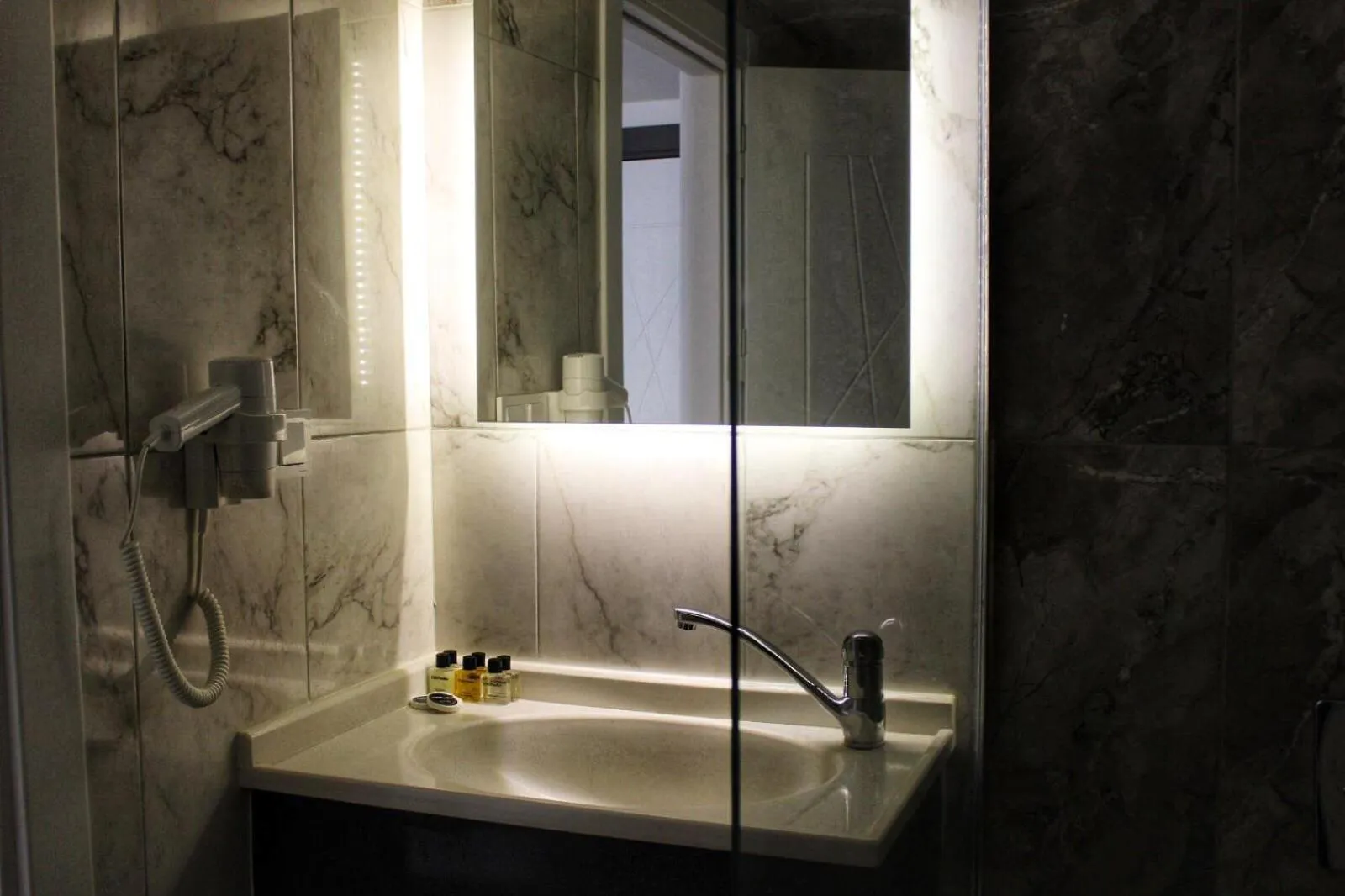 Shower in ESKOPPremium OTEL