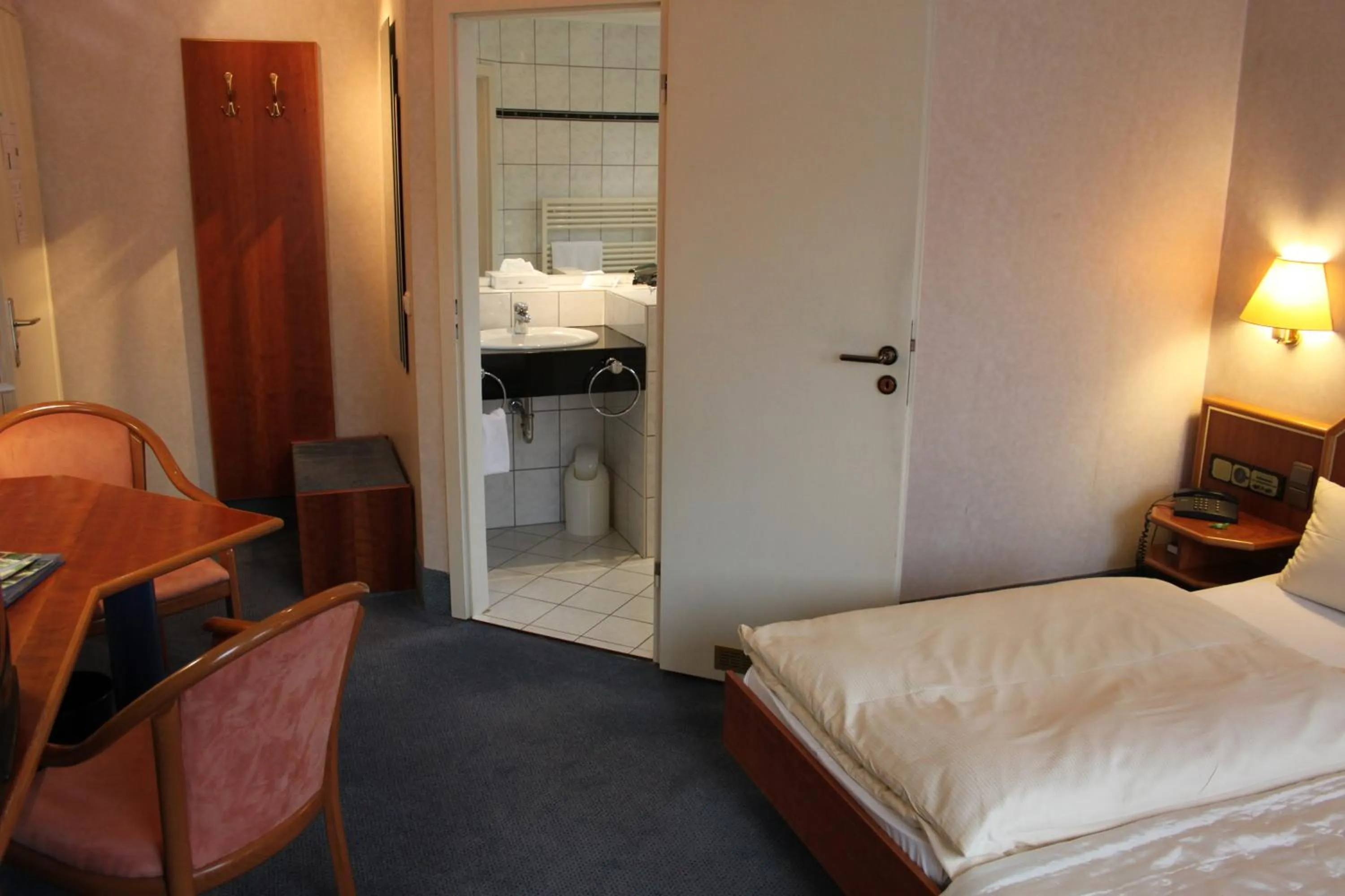 Photo of the whole room, Bed in Hotel-Gasthof Die Post Brennerei Frankenhöhe