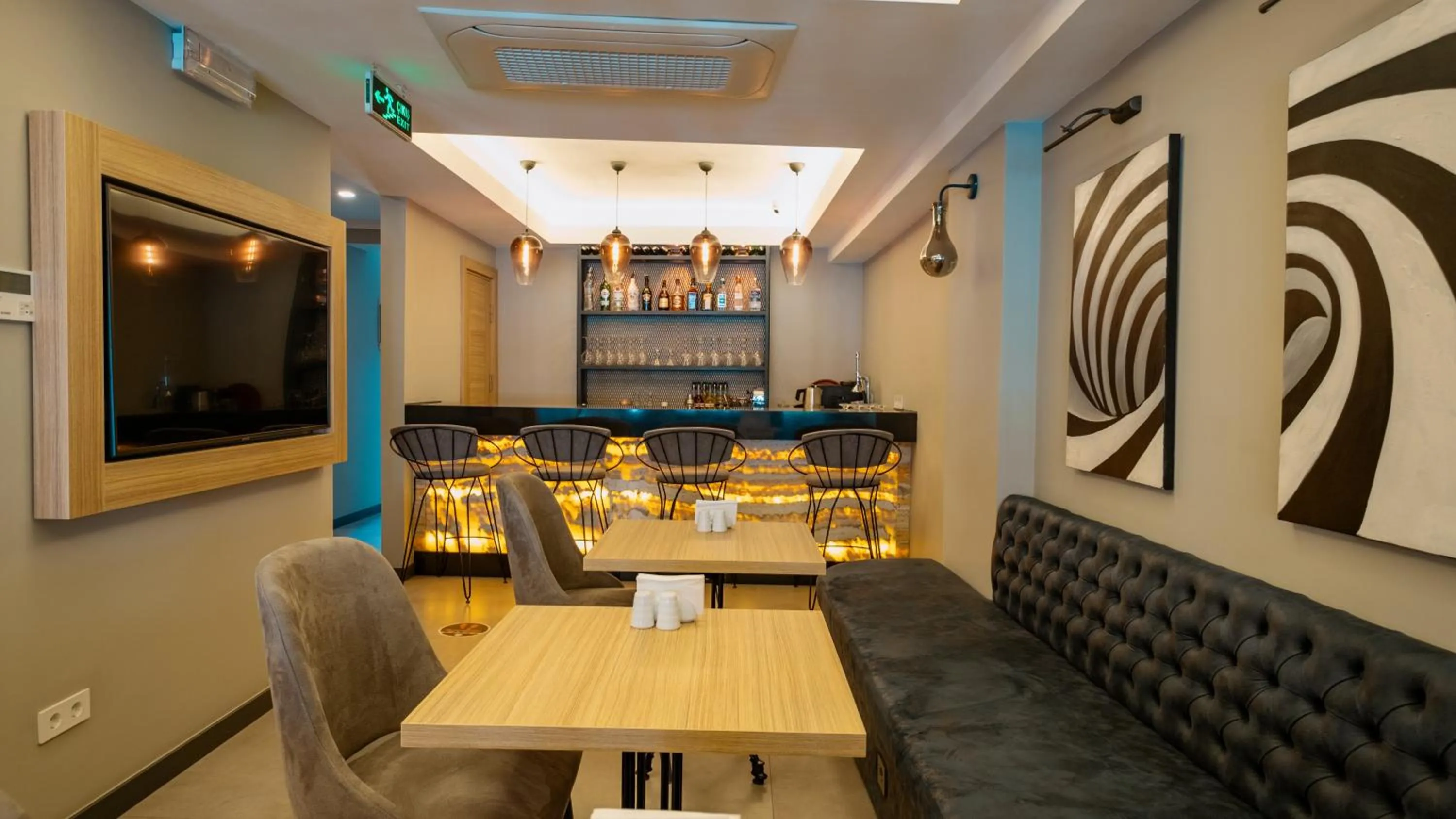 Lounge or bar in Alesta Midtown