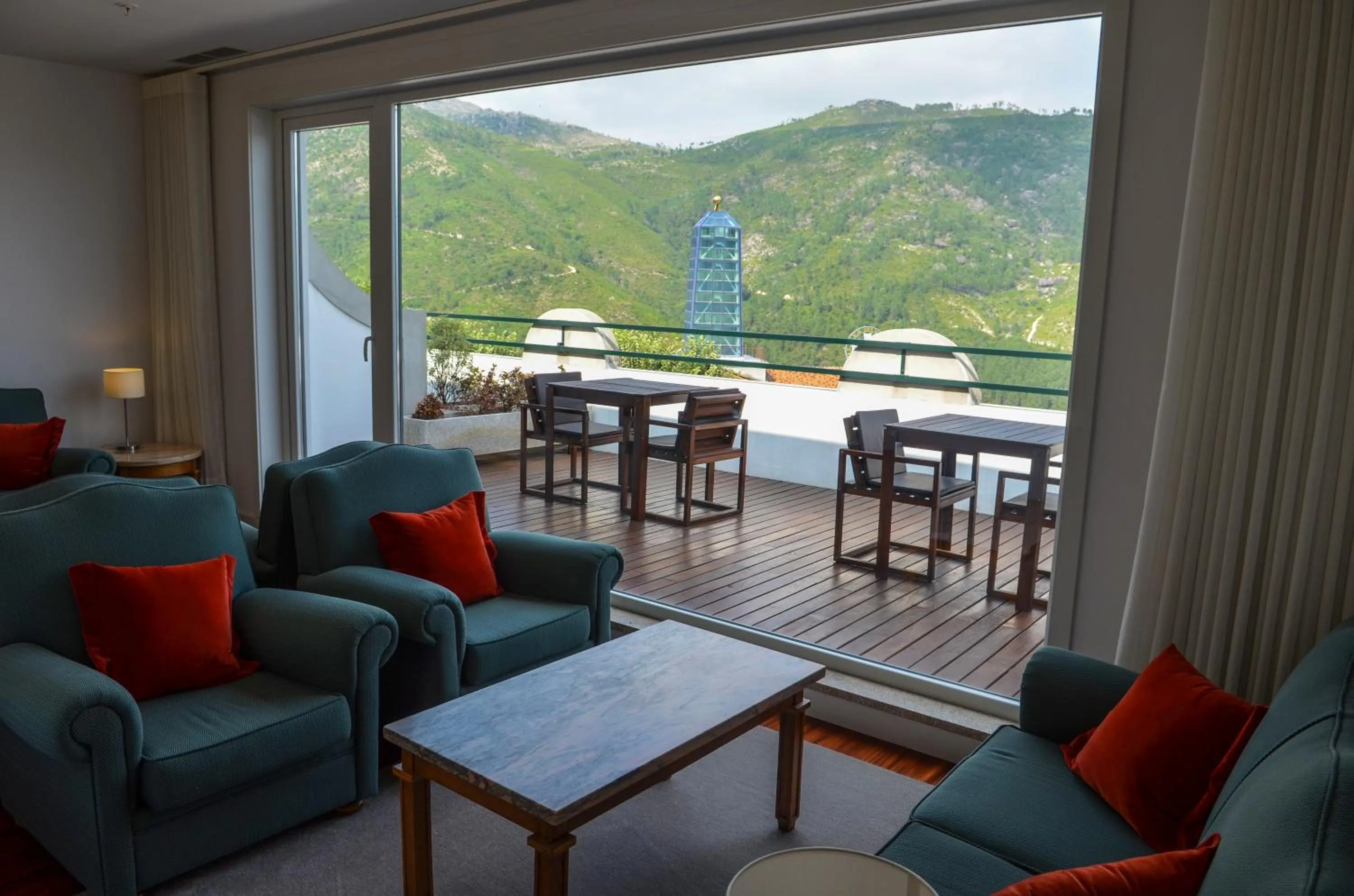 Communal lounge/ TV room in Hotel São Bento da Porta Aberta & Spa