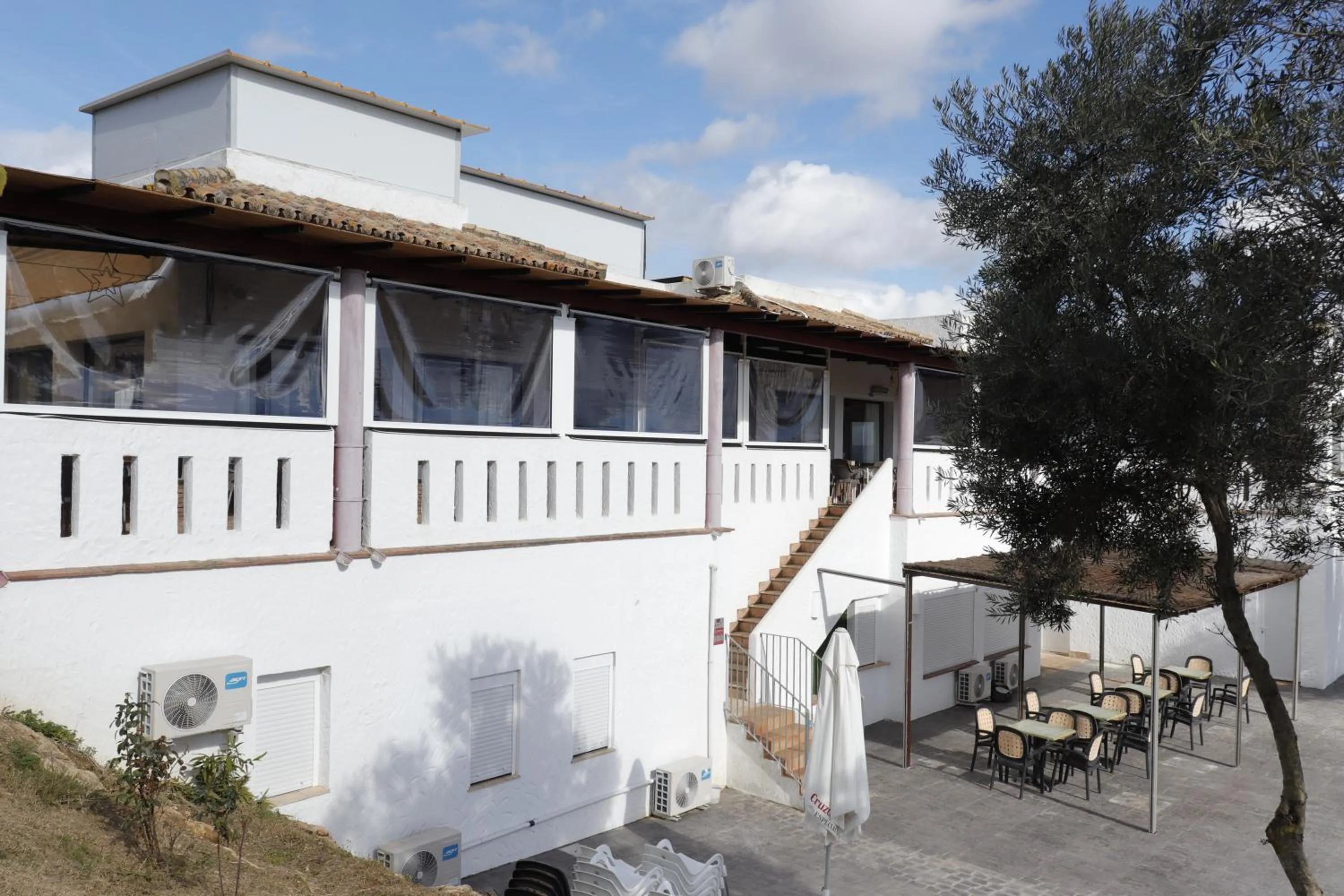 Property building in Hostal Restaurante Benalup Golf
