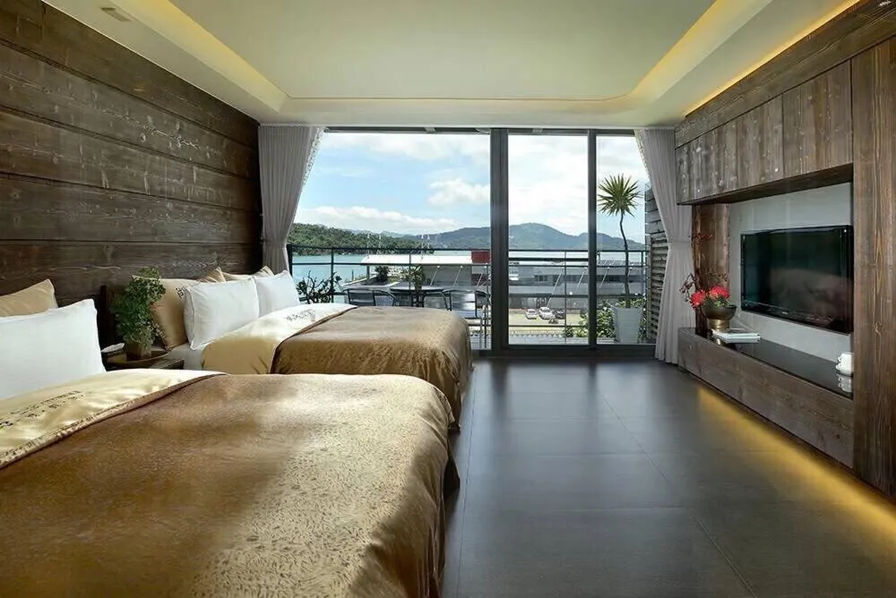 Photo of the whole room, Bed in Lakeview Homestay