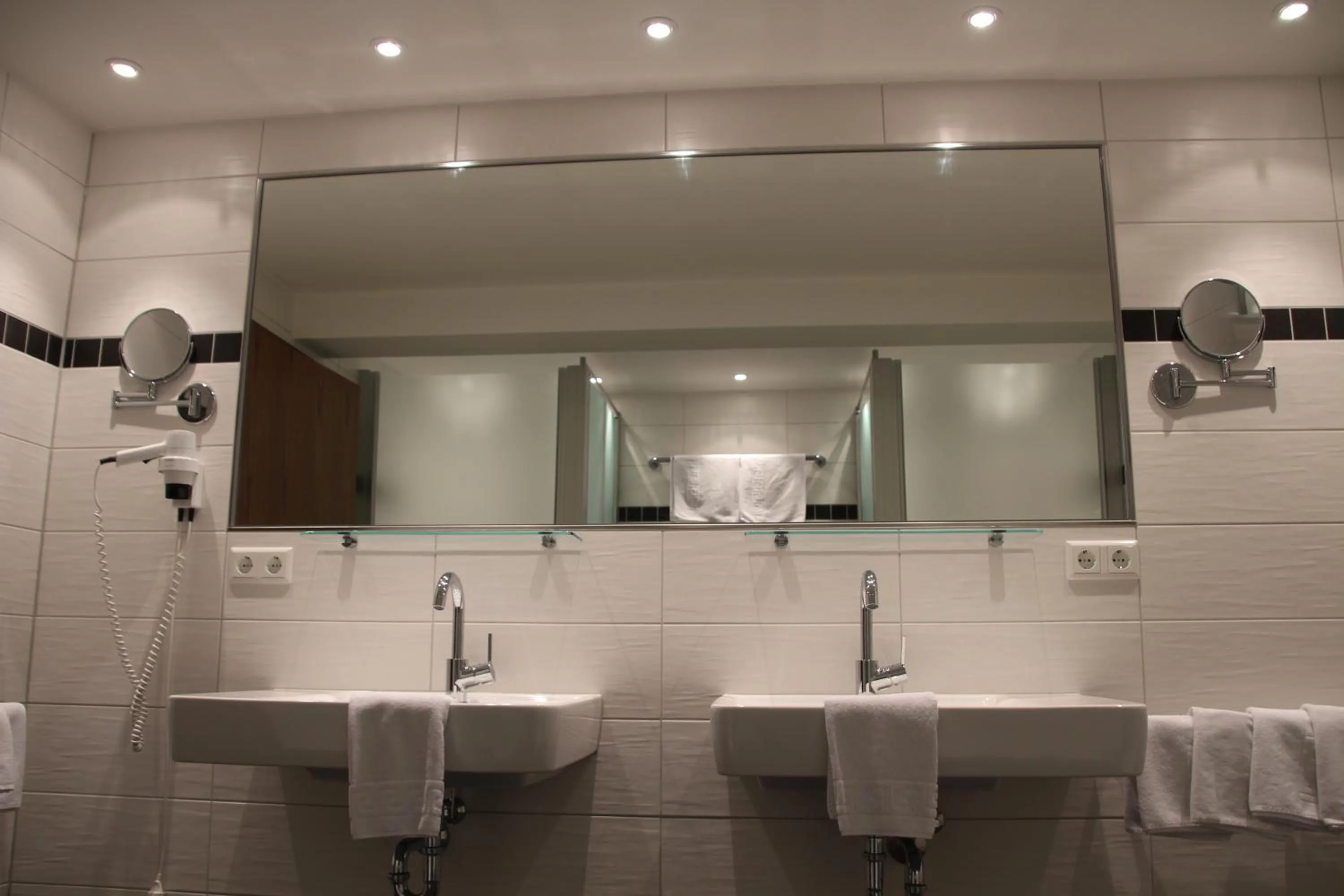 Shower in Central-Hotel