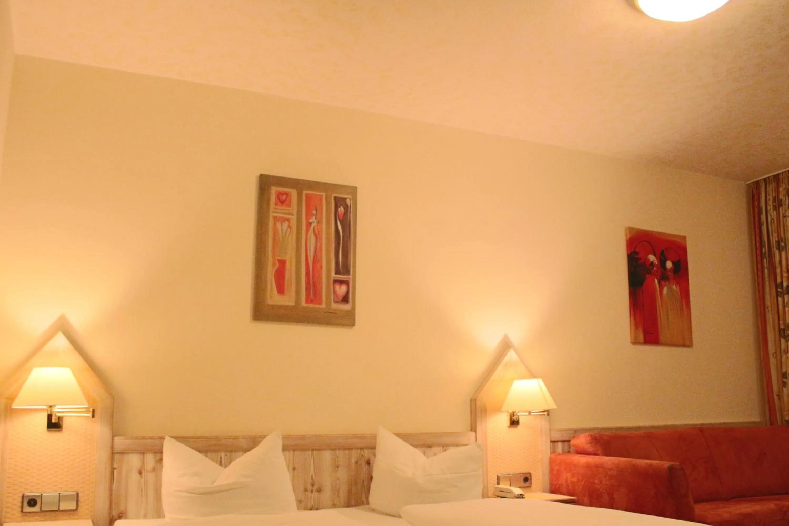 Bedroom, Bed in Central-Hotel