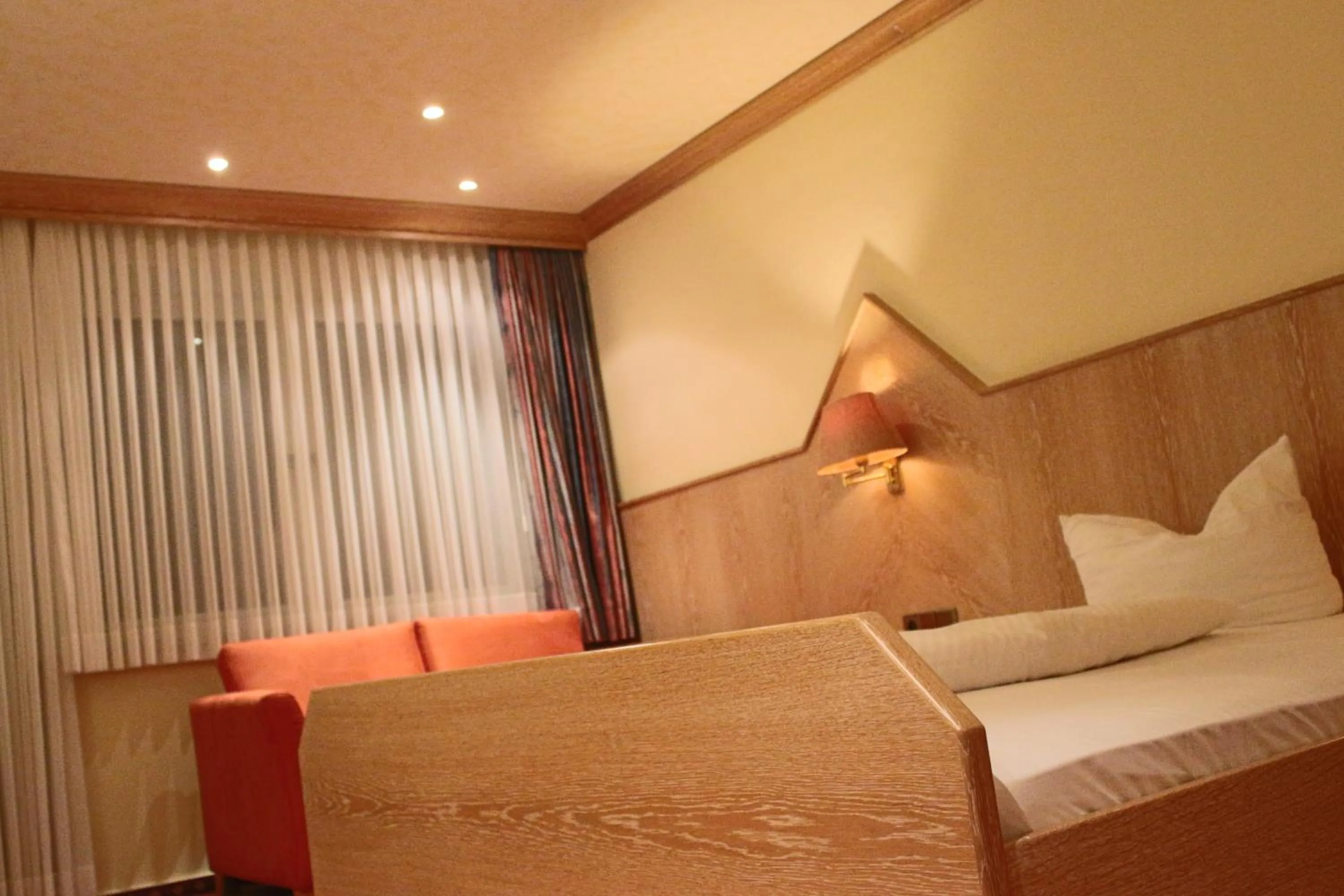 Bedroom, Bed in Central-Hotel
