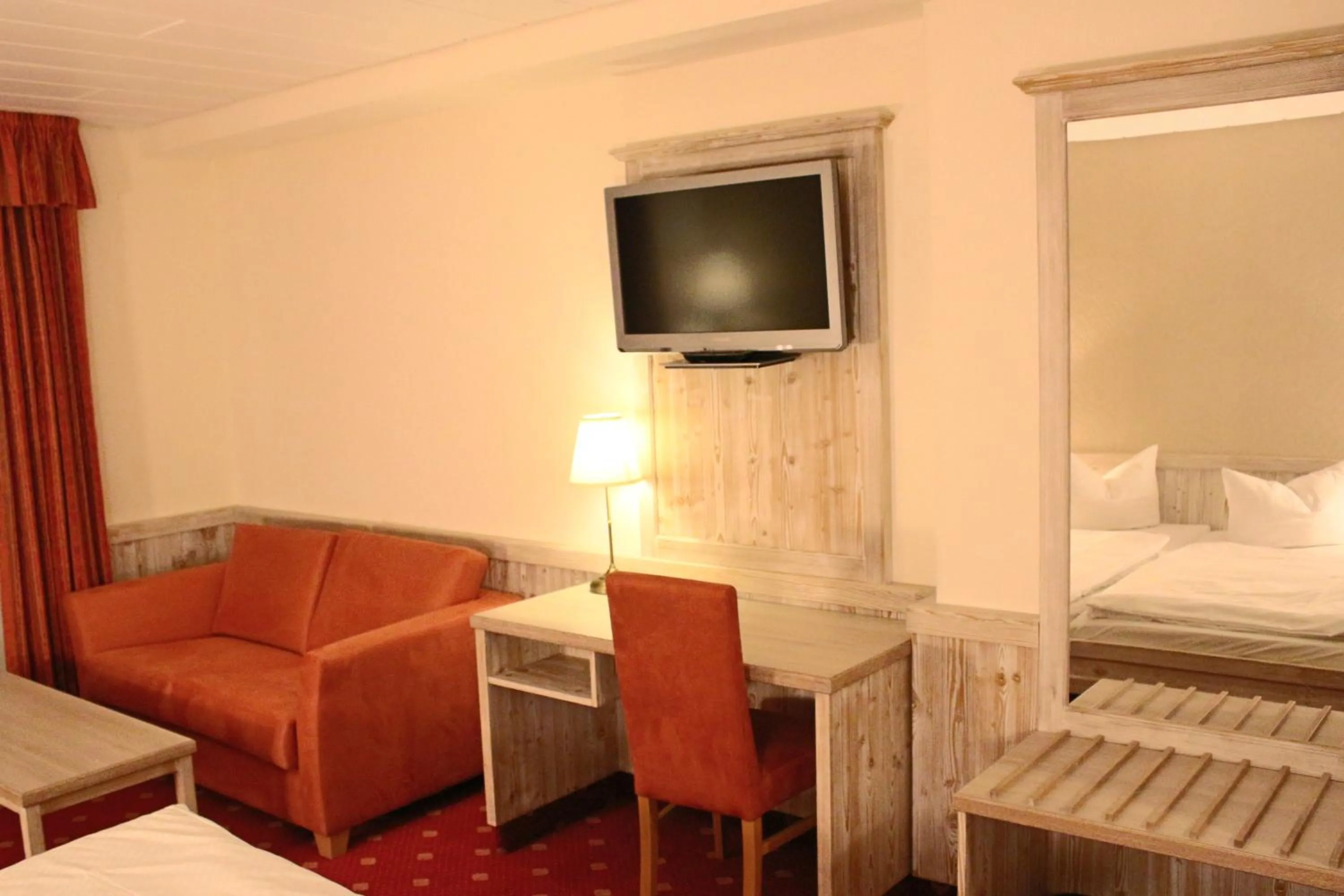 TV and multimedia, Bed in Central-Hotel