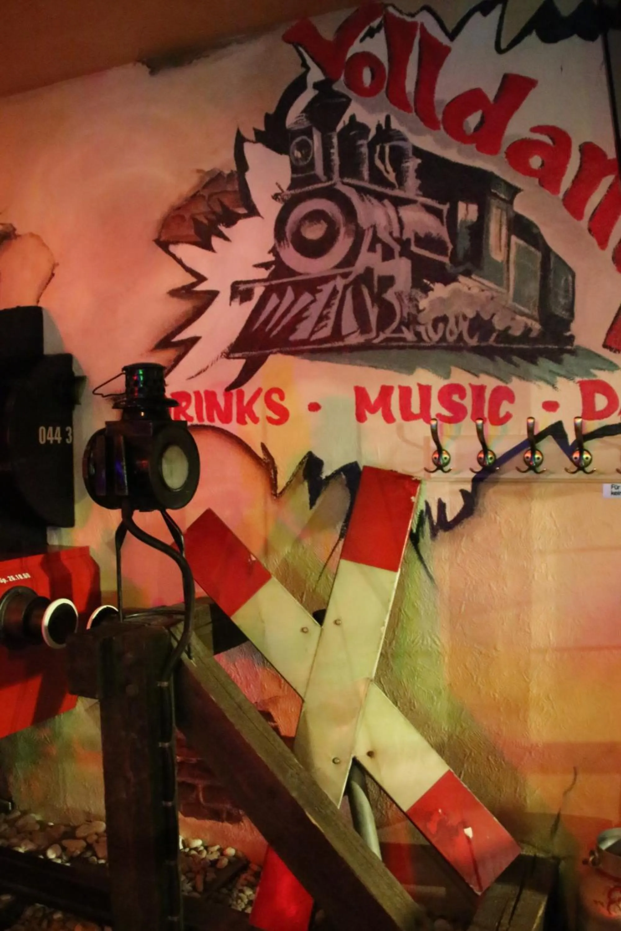 Restaurant/places to eat in Central-Hotel