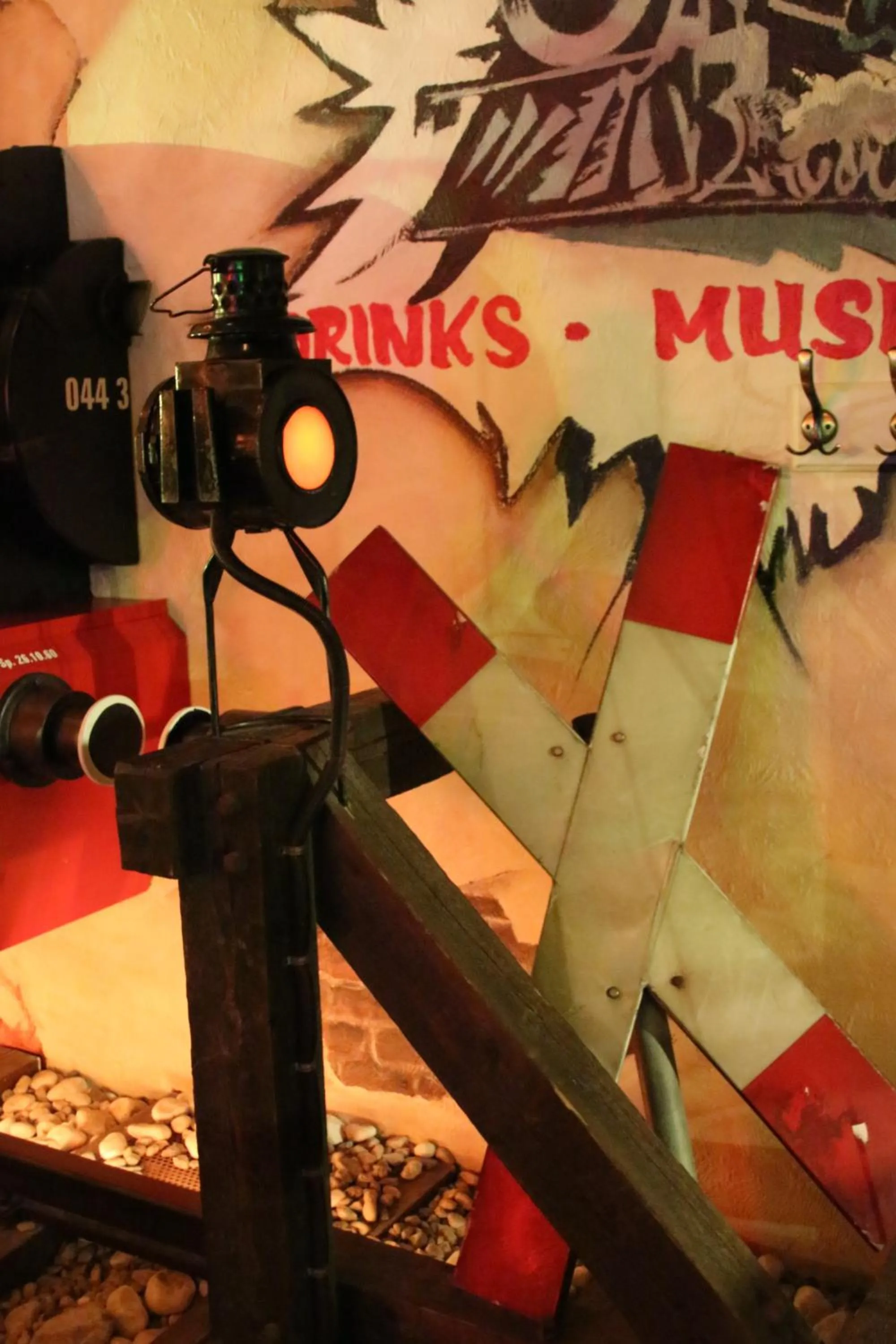 Restaurant/places to eat in Central-Hotel