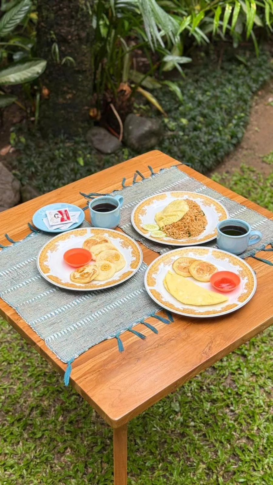 Breakfast in Vaneka Garden House