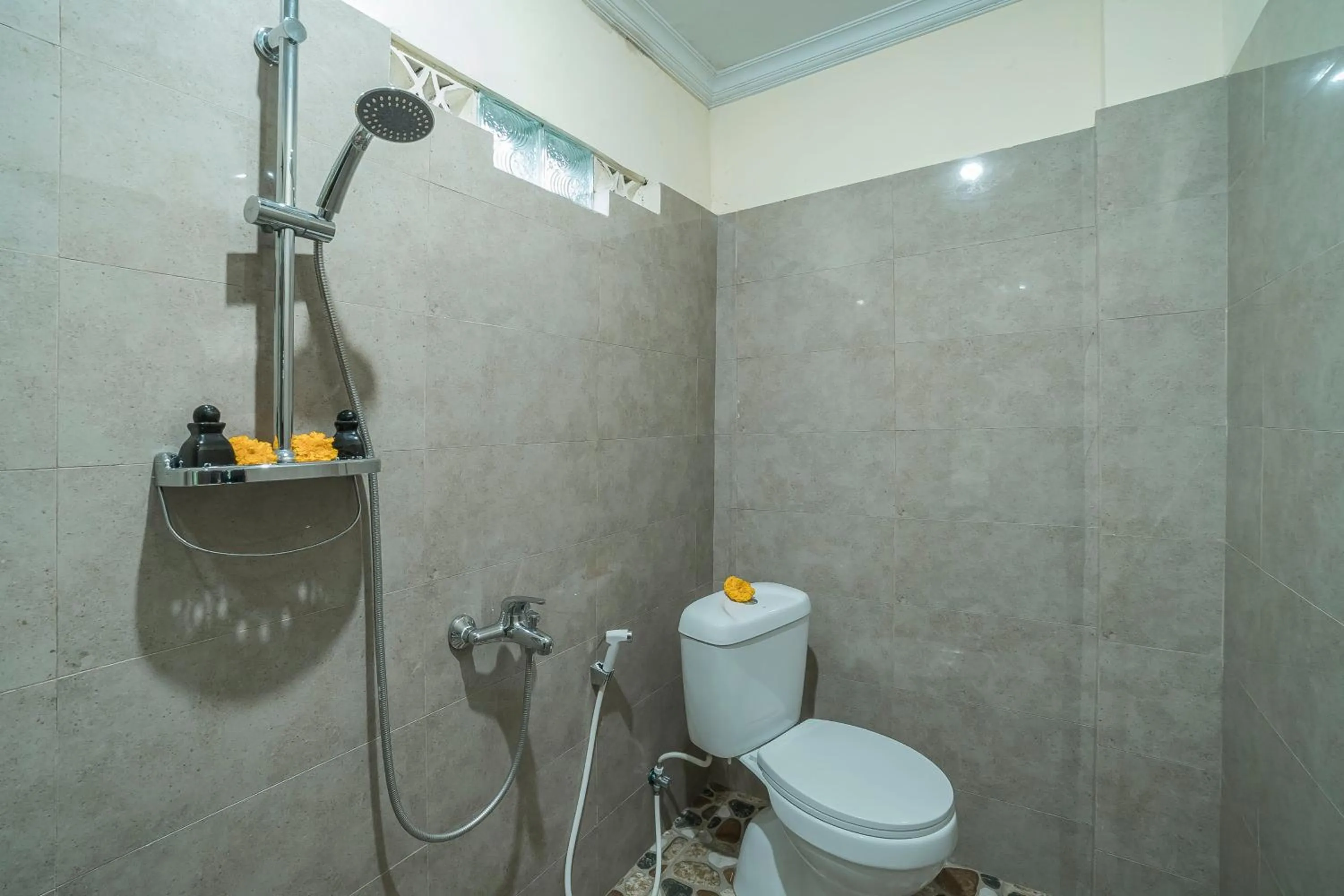 Shower in Vaneka Garden House