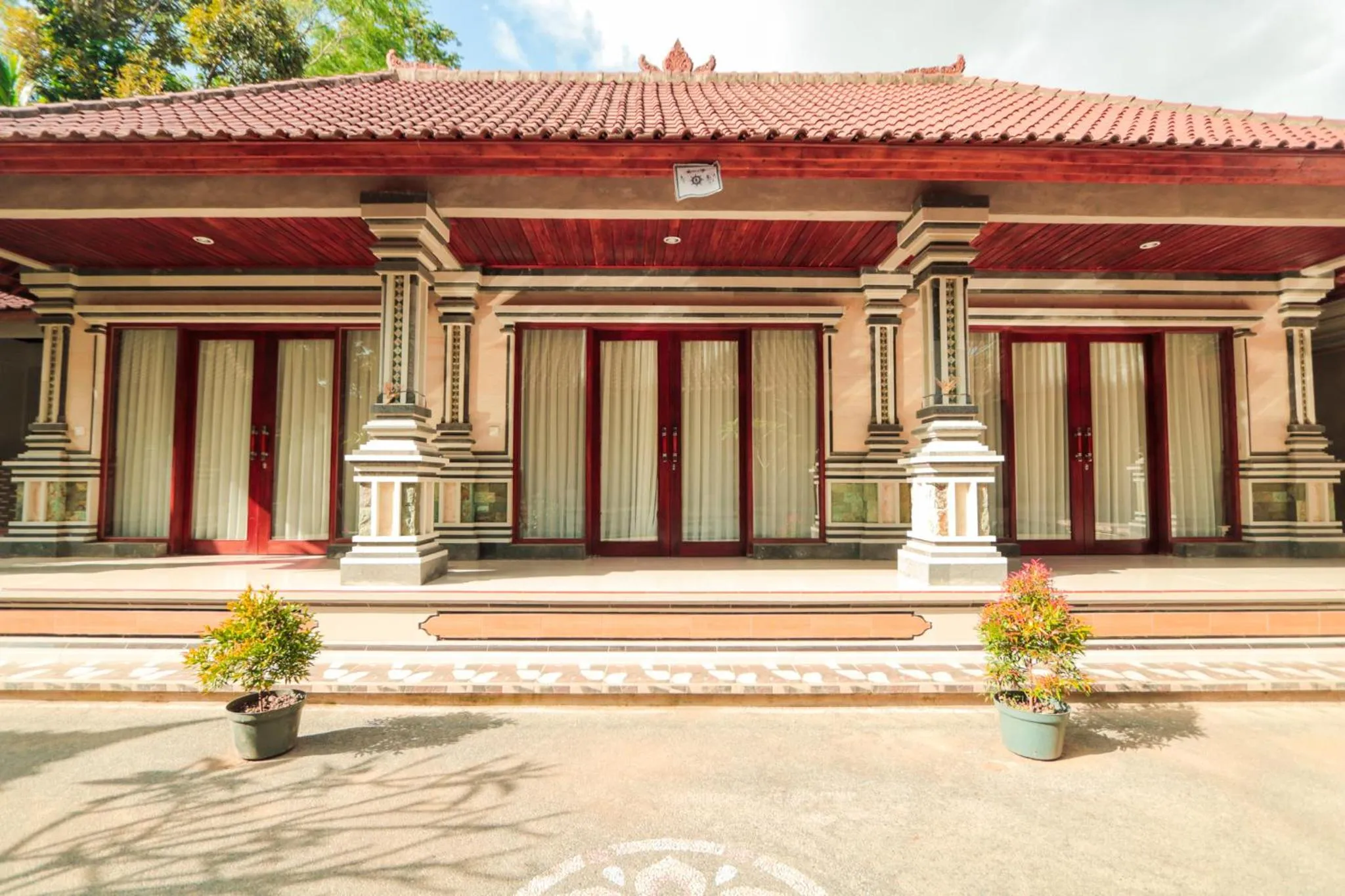 Property building in Vaneka Garden House