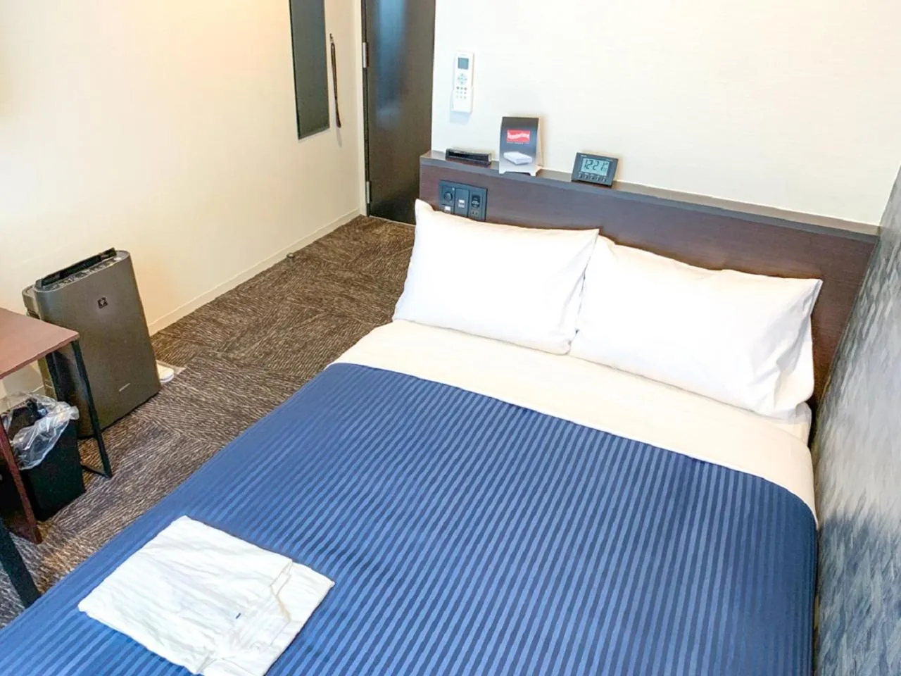 Bed in HOTEL LiVEMAX Nishinomiya
