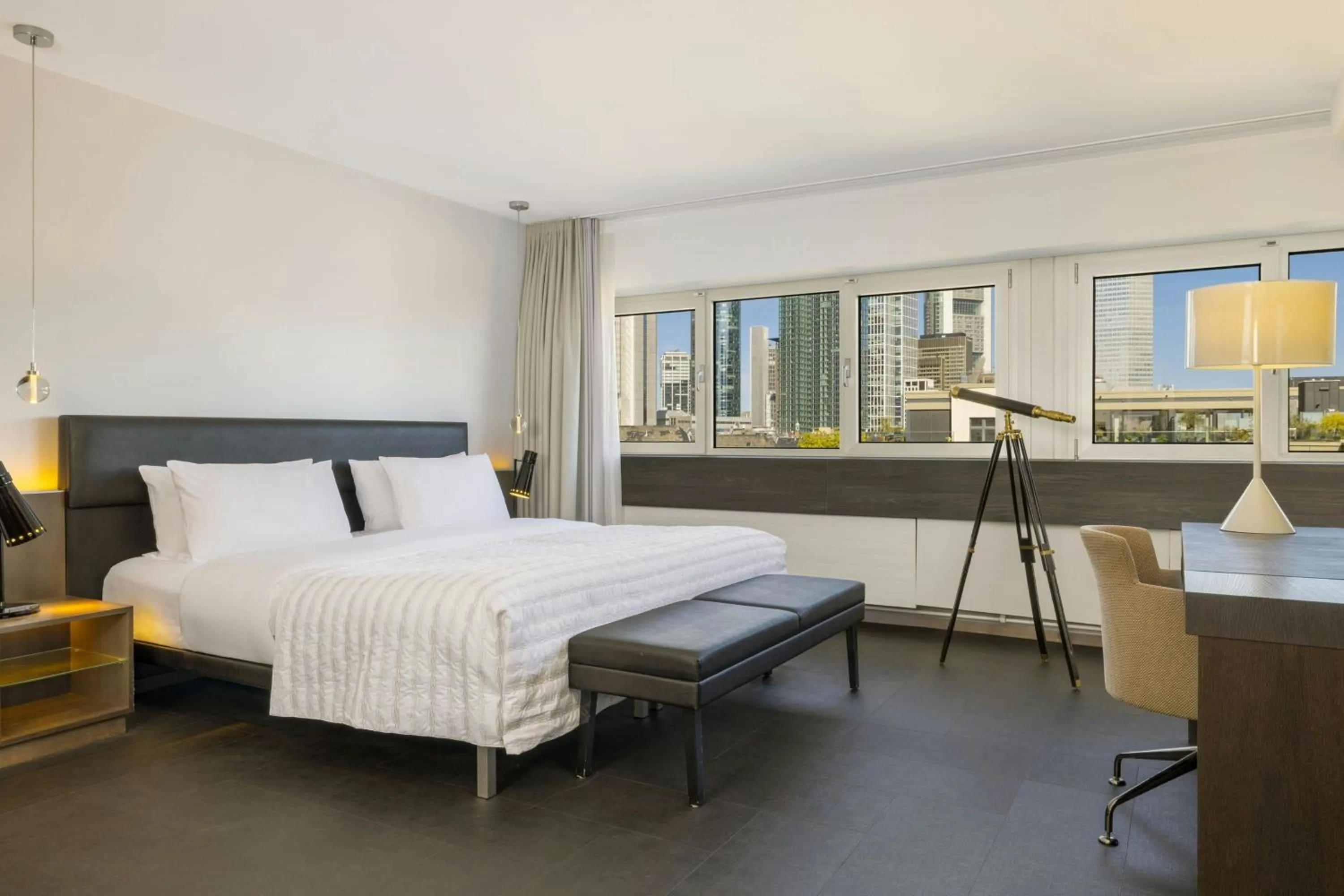 Bedroom, Bed in Le Méridien Frankfurt