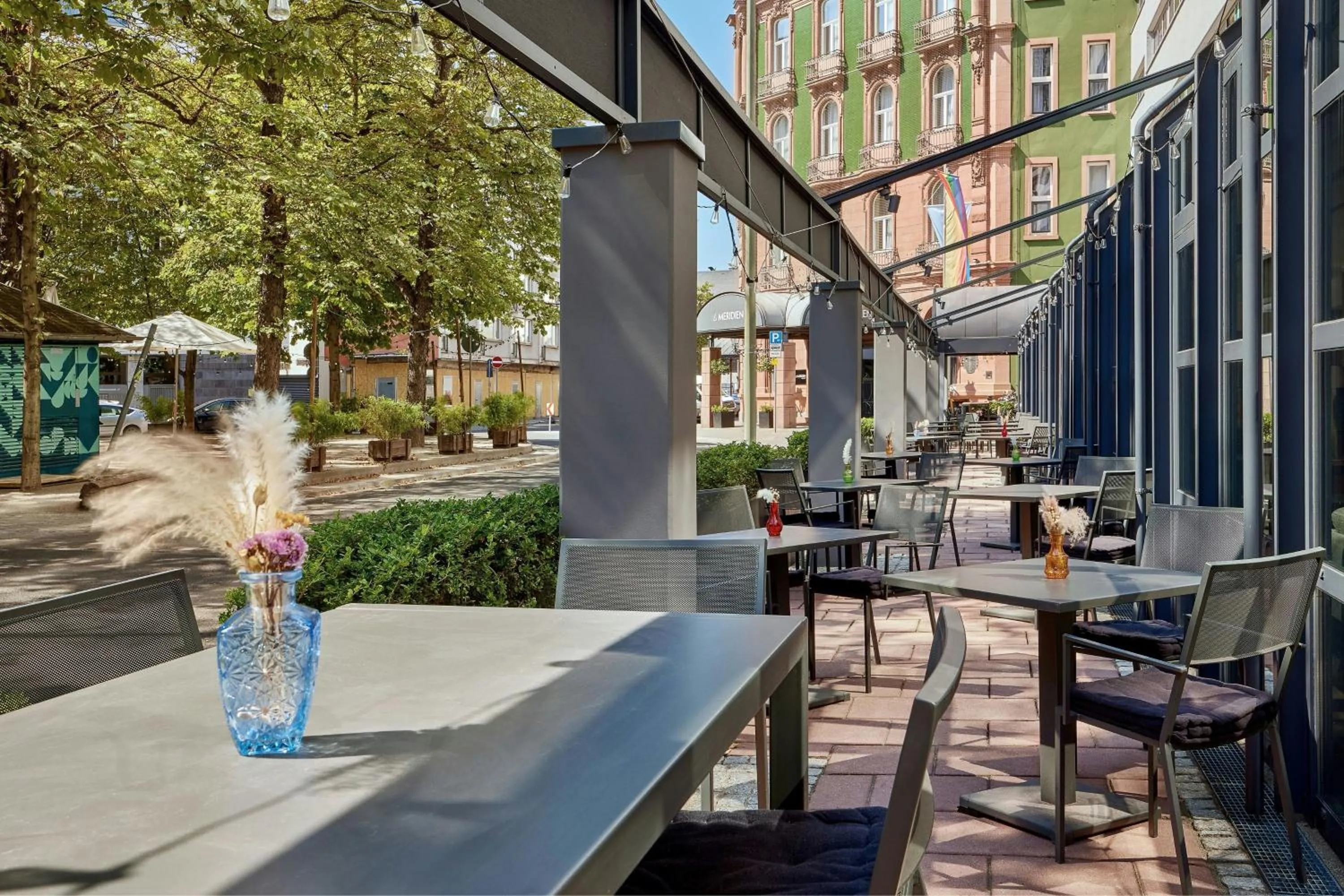 Restaurant/places to eat in Le Méridien Frankfurt