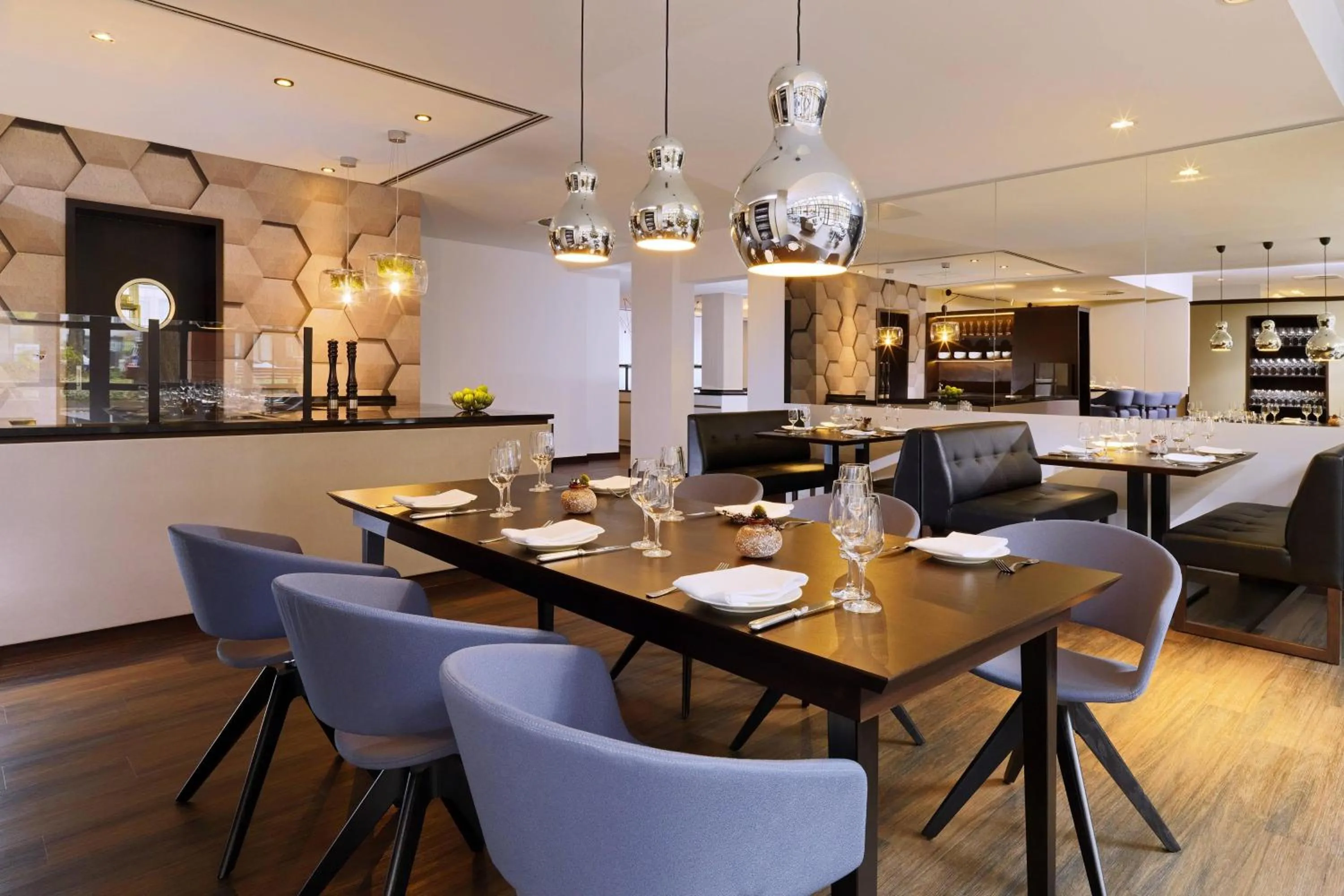 Restaurant/places to eat in Le Méridien Frankfurt