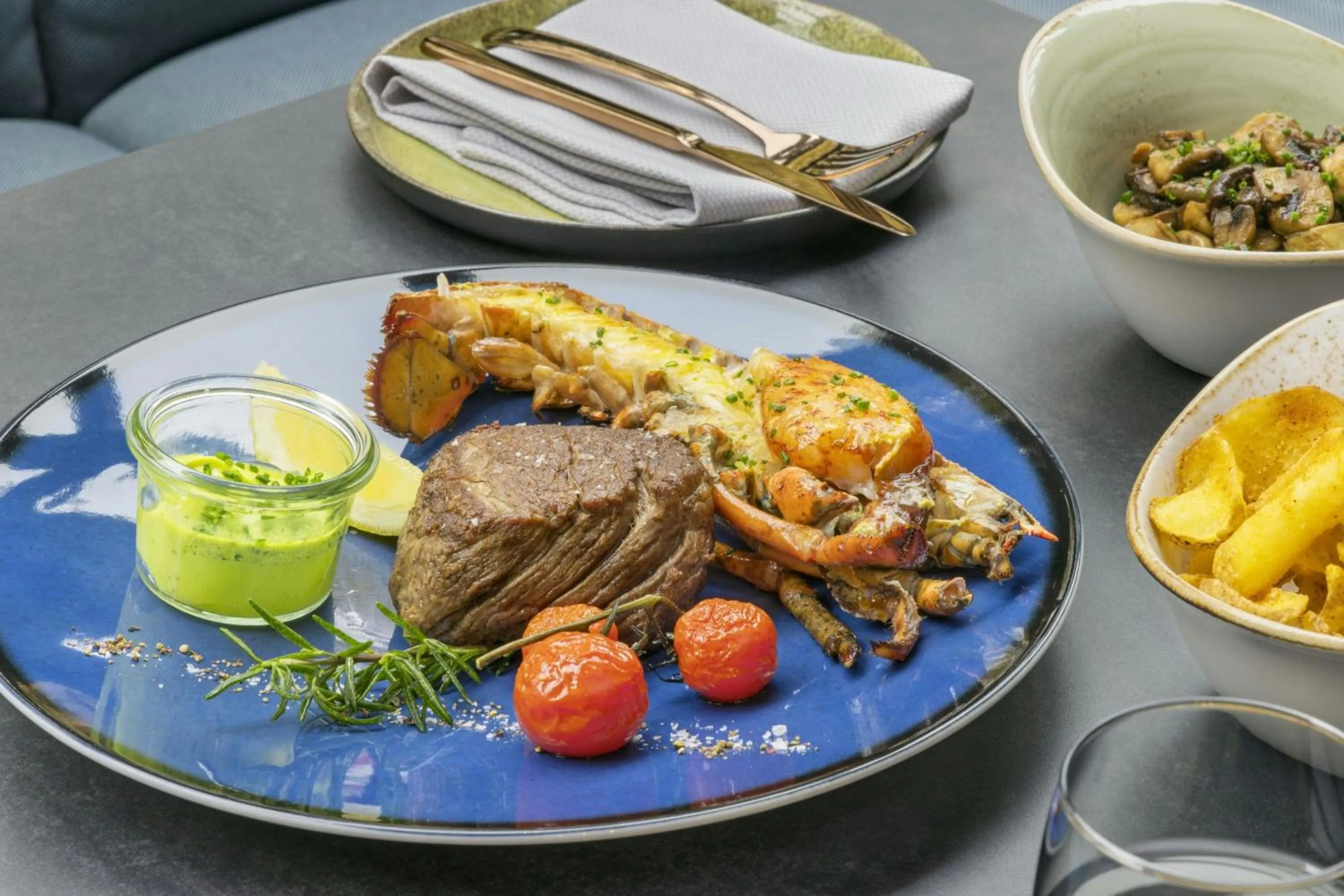 Restaurant/places to eat in Le Méridien Frankfurt