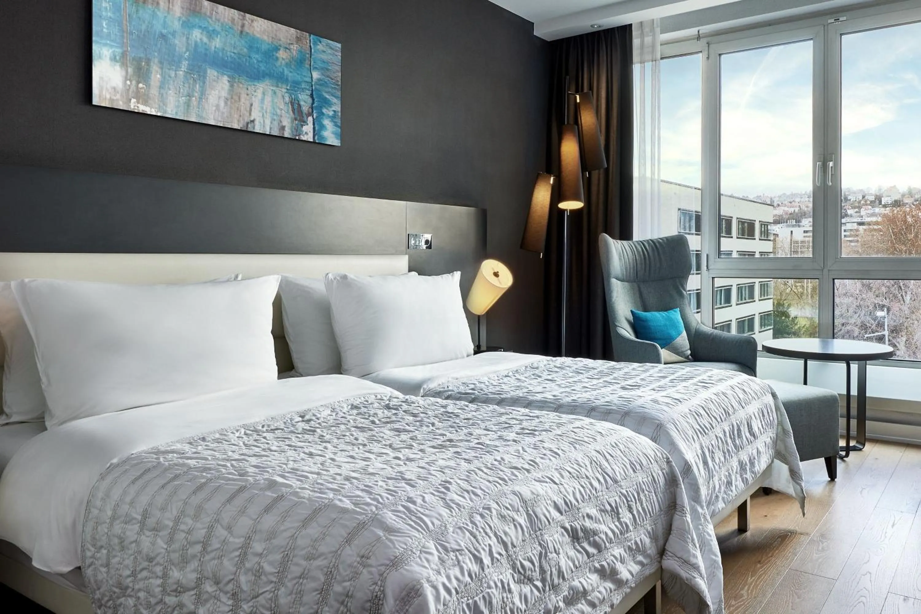 Photo of the whole room, Bed in Le Méridien Stuttgart