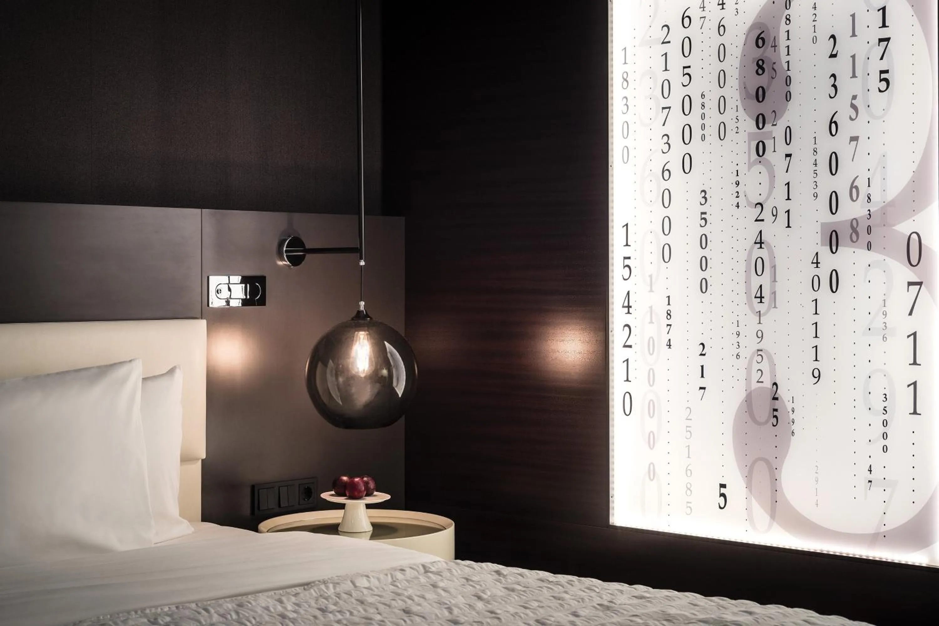 Photo of the whole room, Bed in Le Méridien Stuttgart