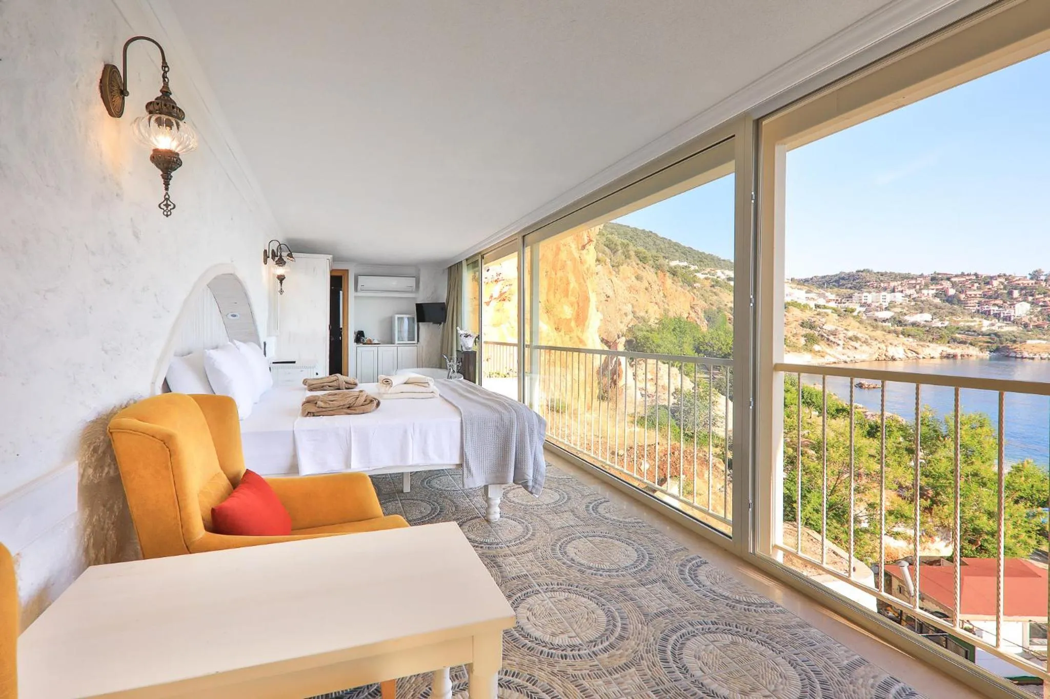 Bed in Pier House Hotel