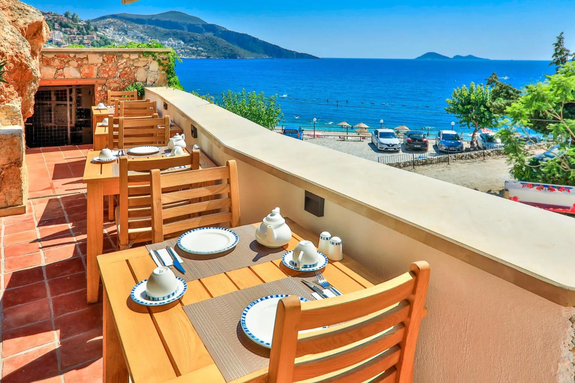 Restaurant/places to eat in Pier House Hotel