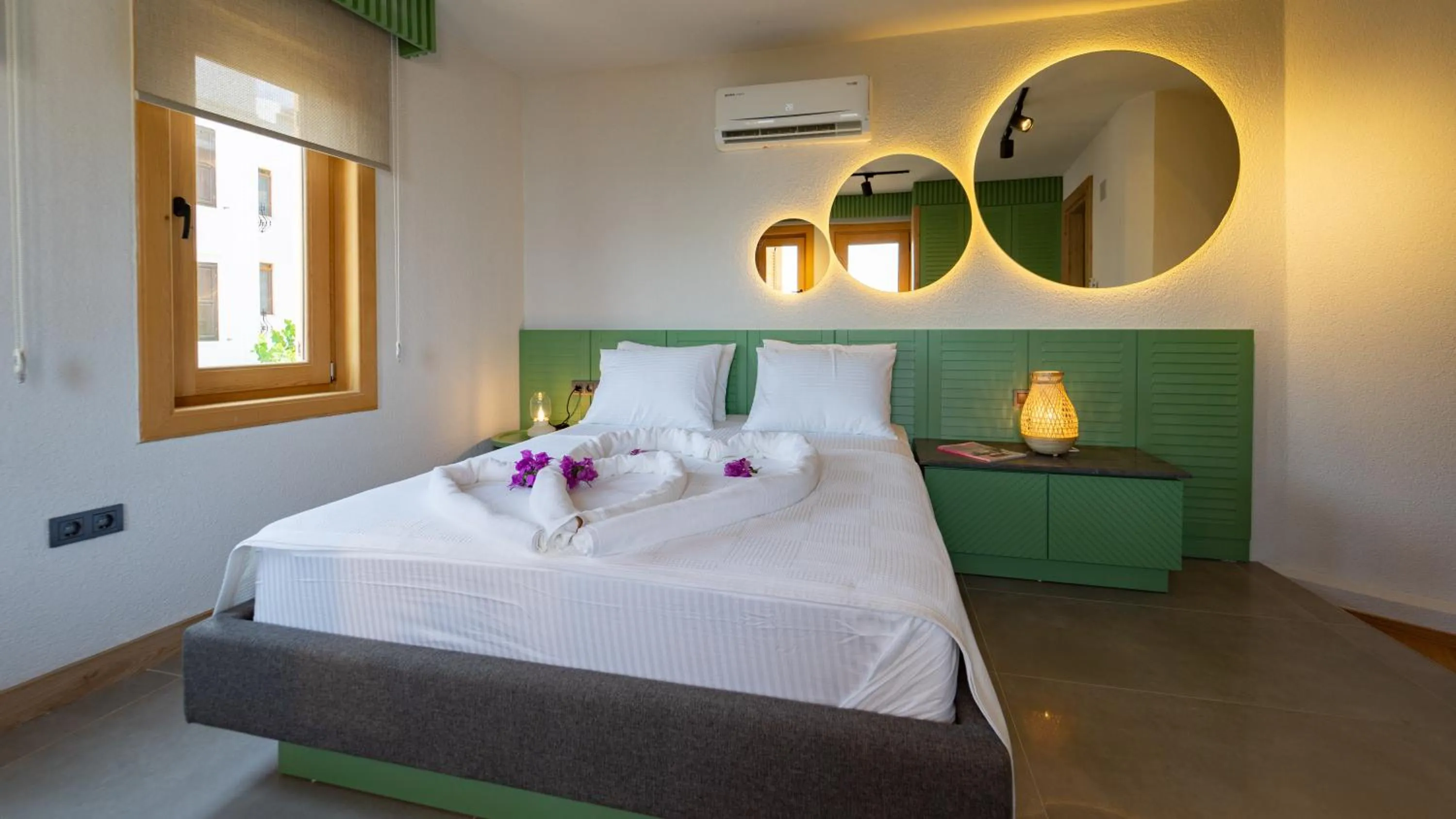 Bed in Pier House Hotel