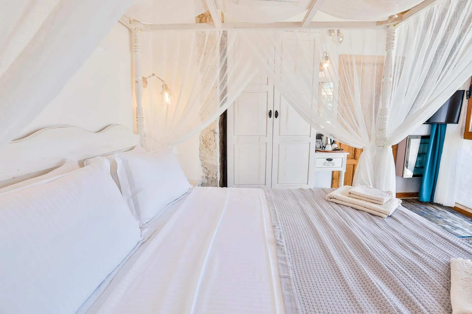 Bed in Pier House Hotel