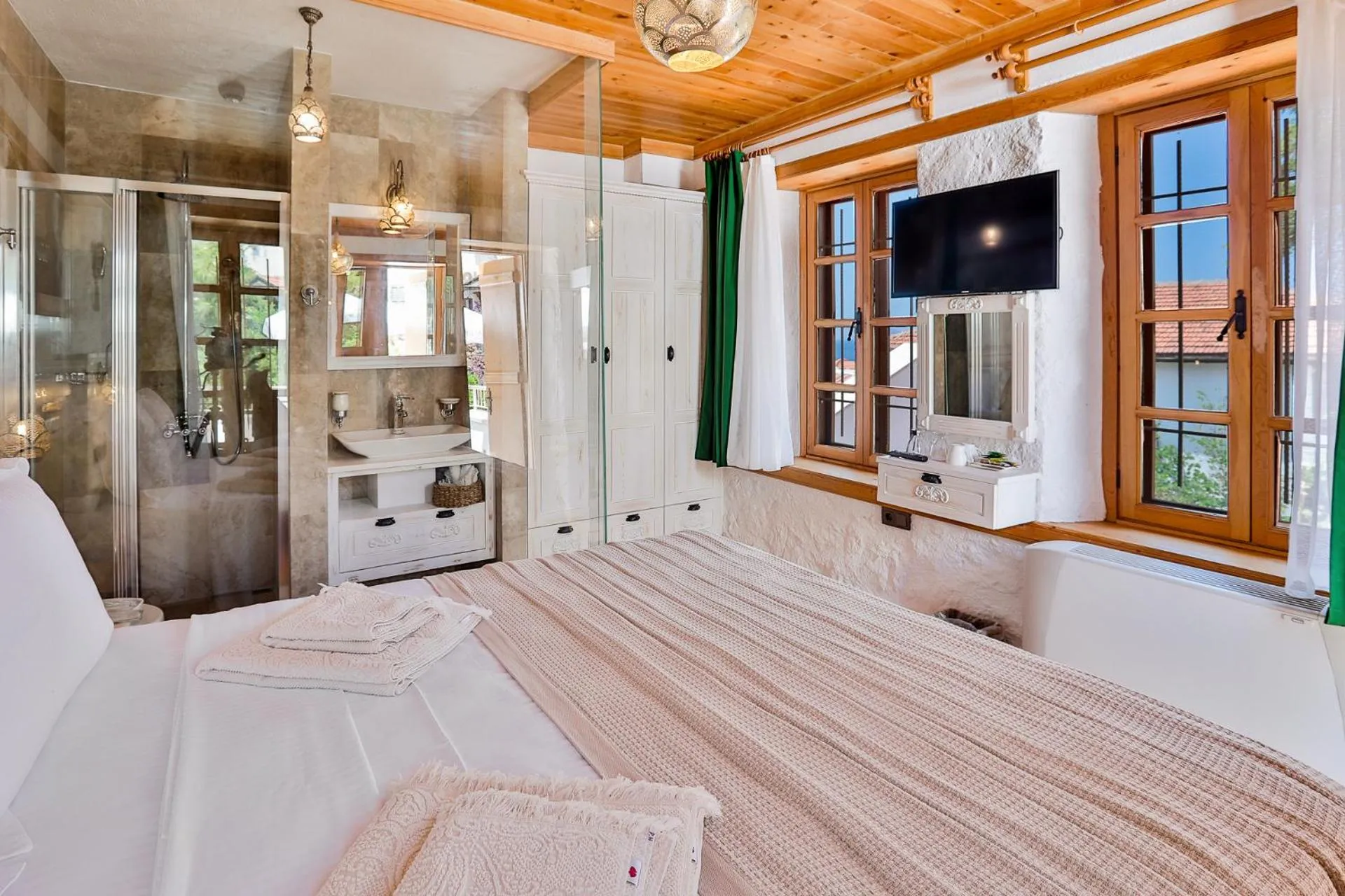 Seating area in Pier House Hotel